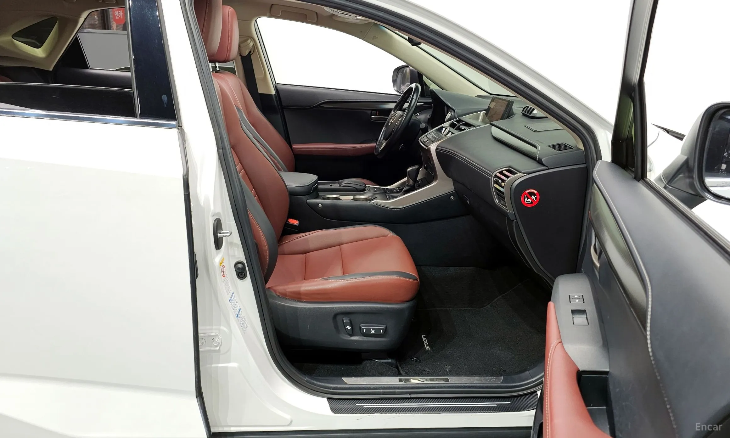 Lexus NX300h превью 12