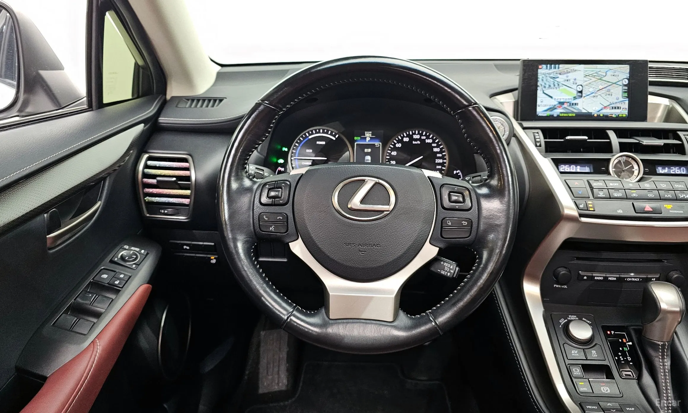 Lexus NX300h превью 13