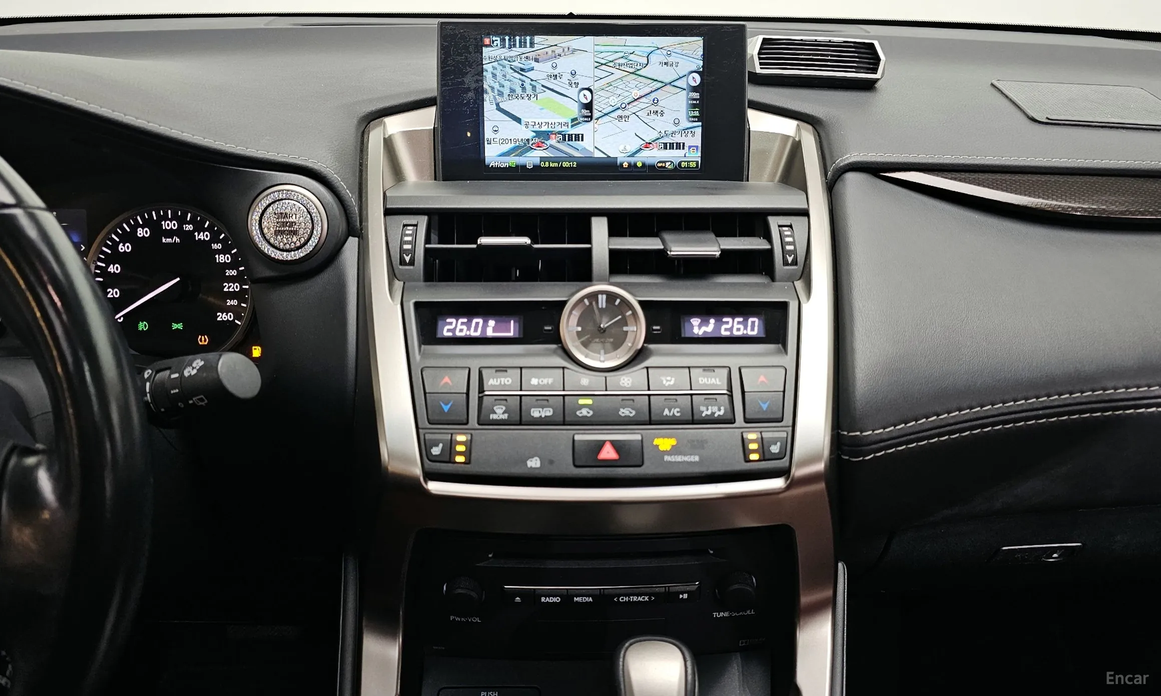 Lexus NX300h превью 14