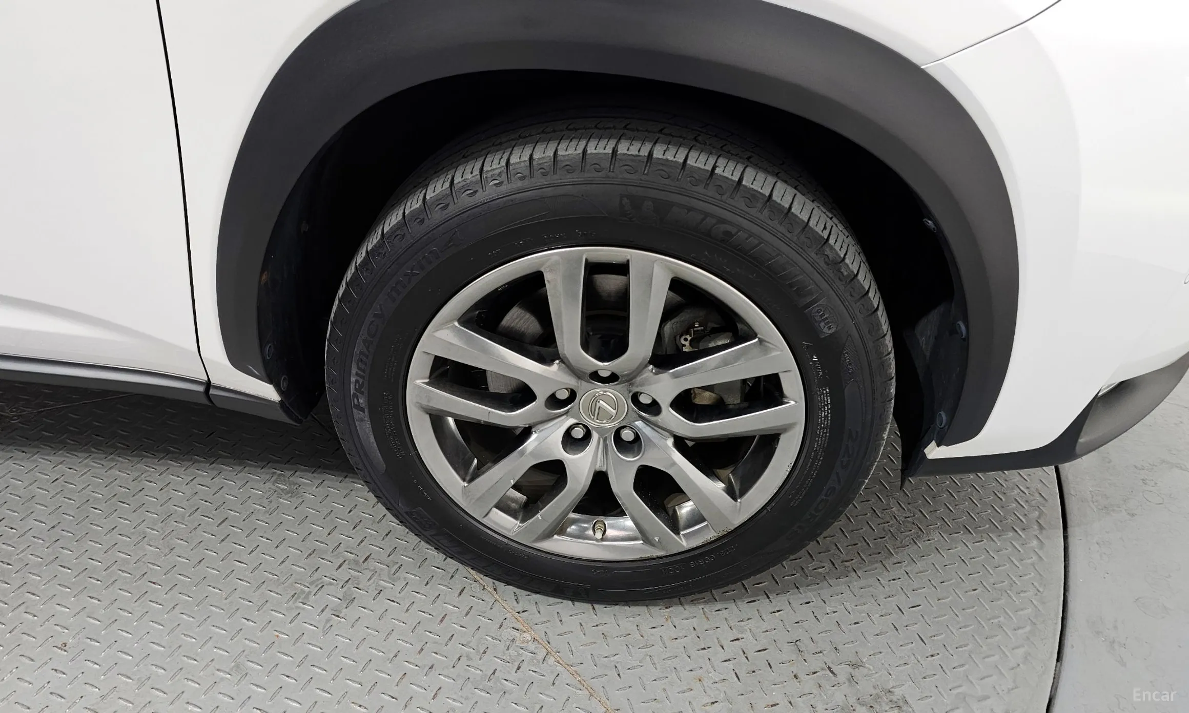 Lexus NX300h превью 5