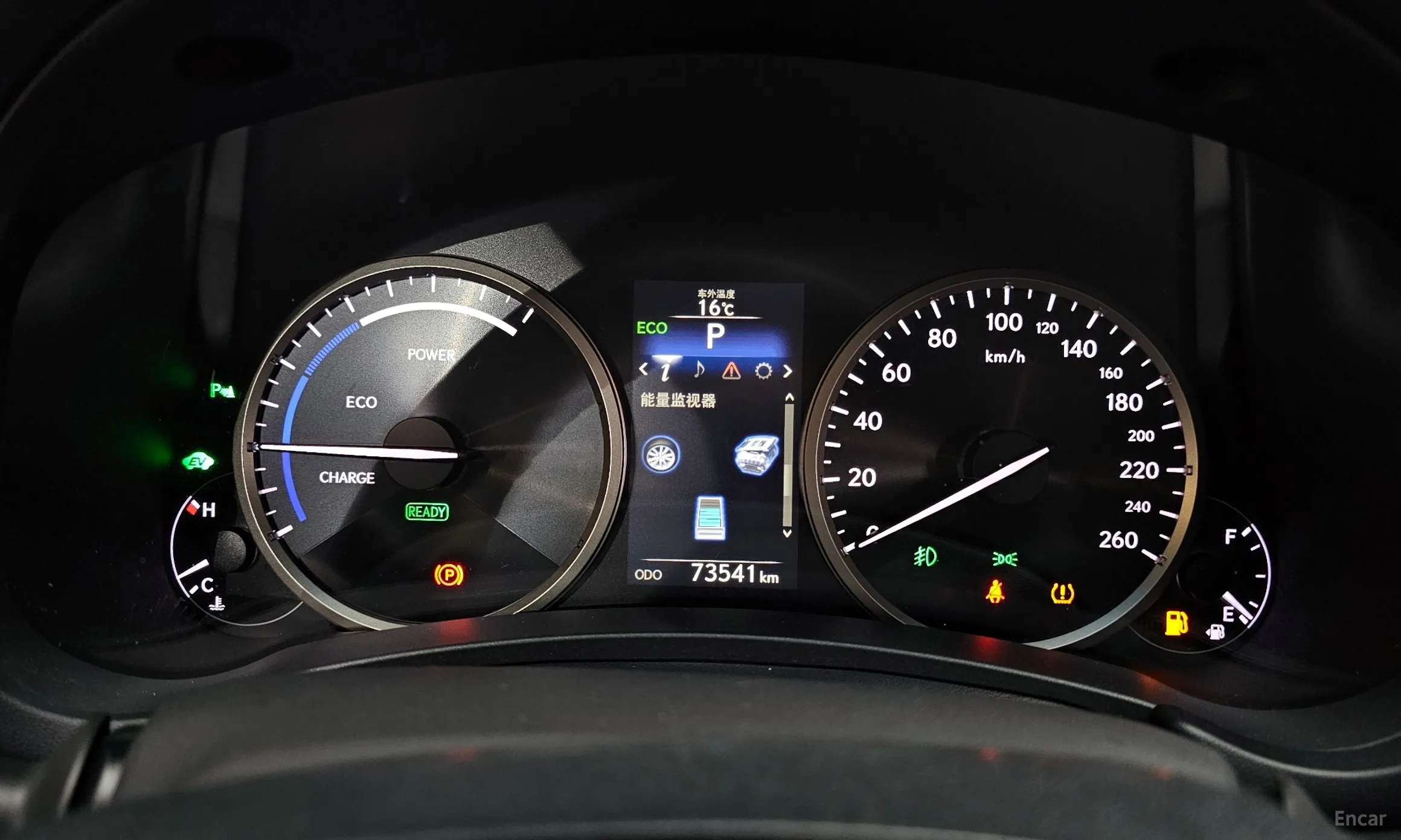 Lexus NX300h превью 8