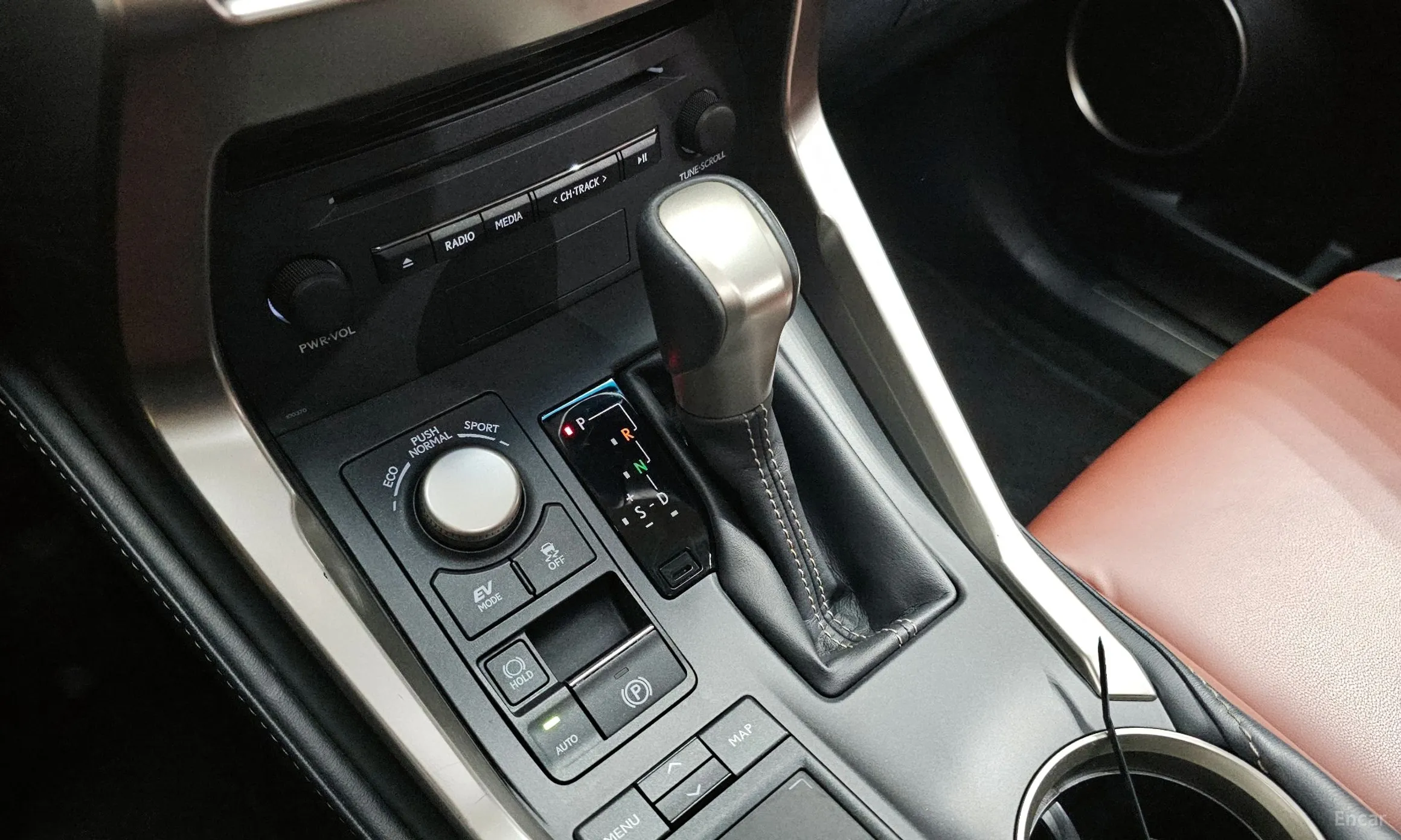 Lexus NX300h превью 9