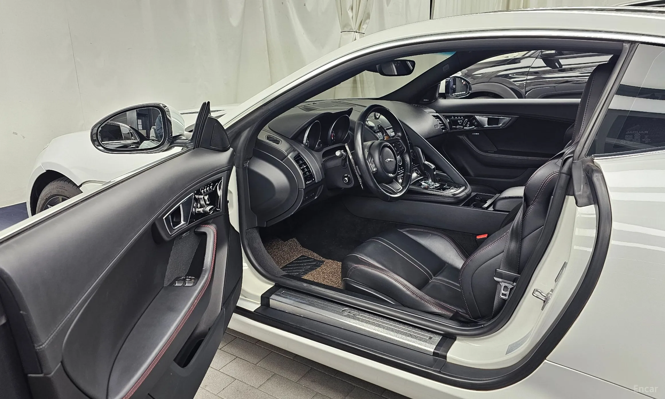 Jaguar F-TYPE превью 10