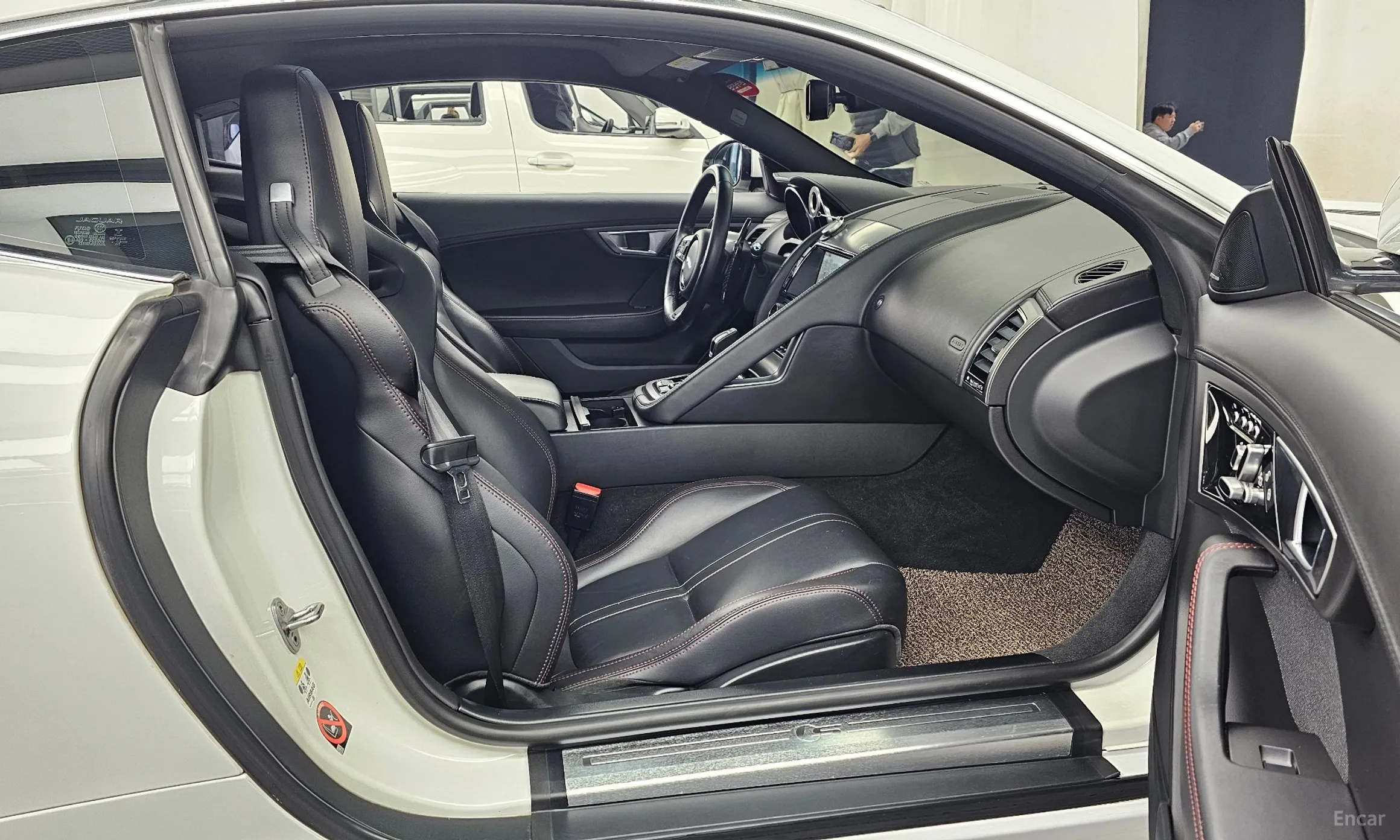 Jaguar F-TYPE превью 11