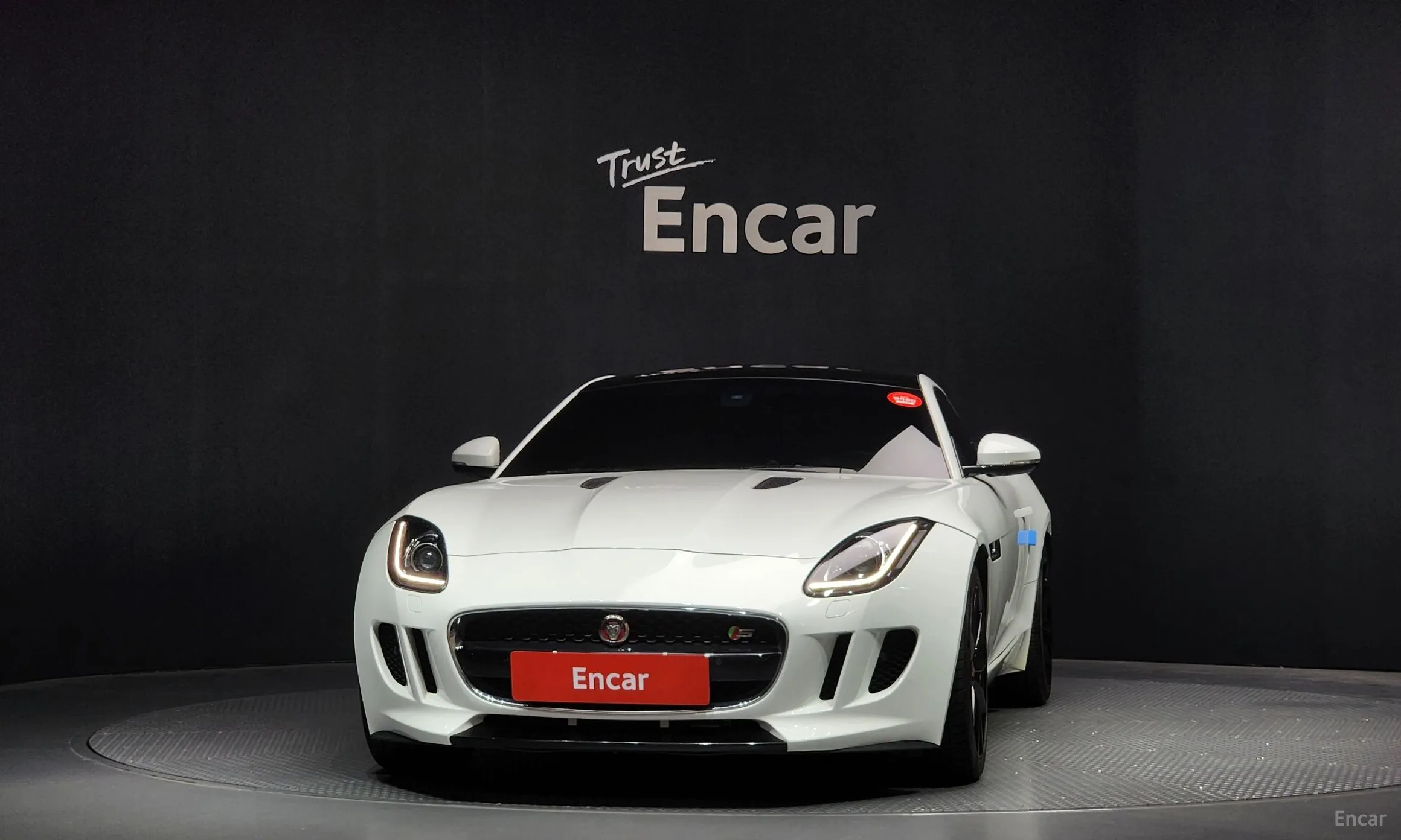 Jaguar F-TYPE превью 3