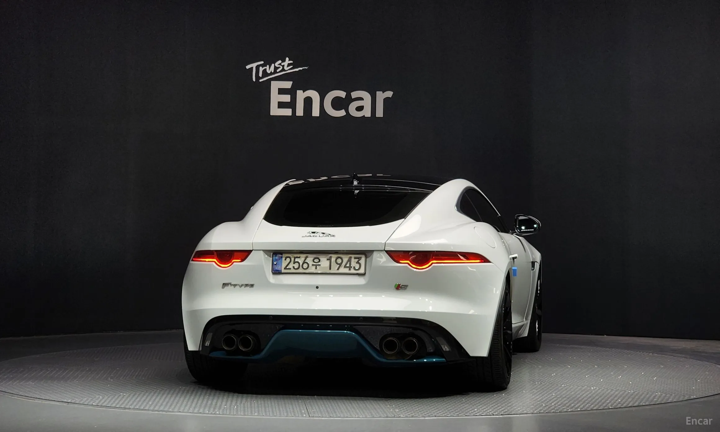 Jaguar F-TYPE превью 4