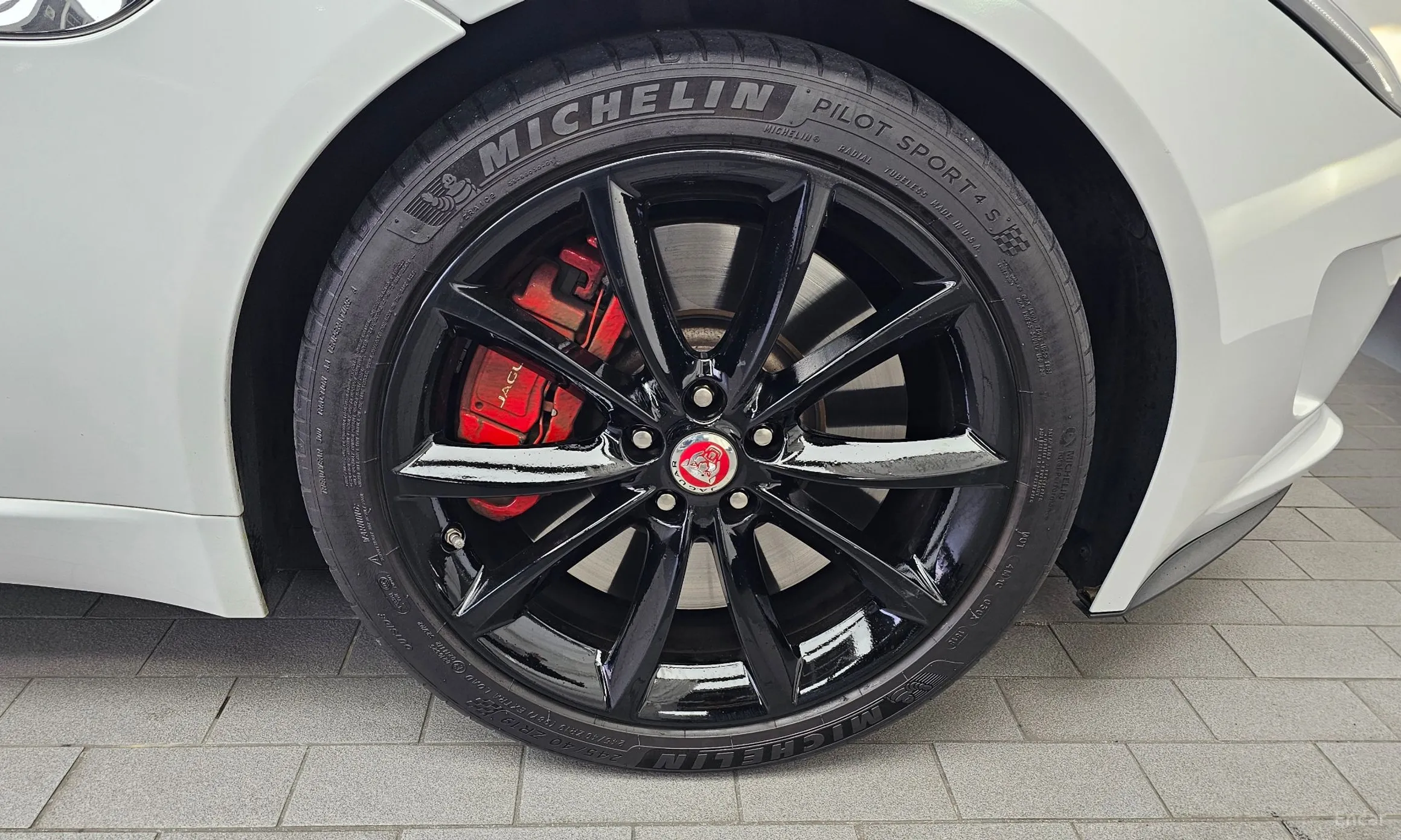 Jaguar F-TYPE превью 5