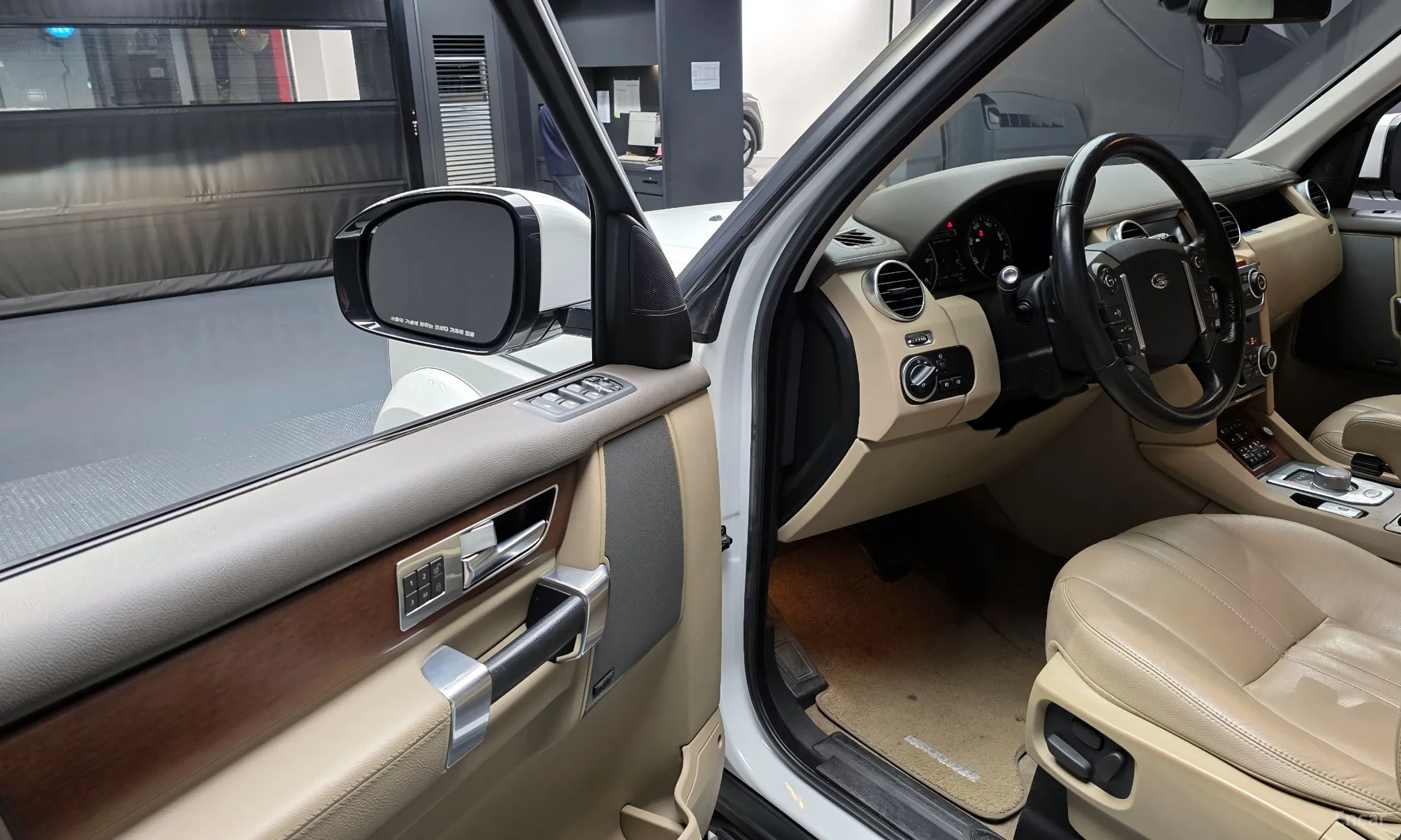 Land Rover Discovery 4 превью 11