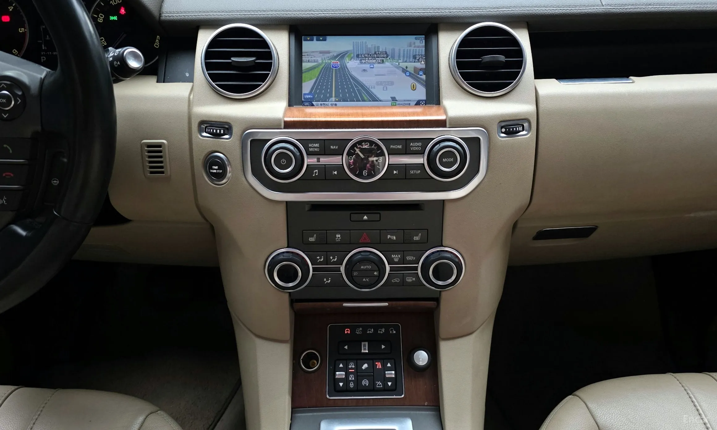 Land Rover Discovery 4 превью 14