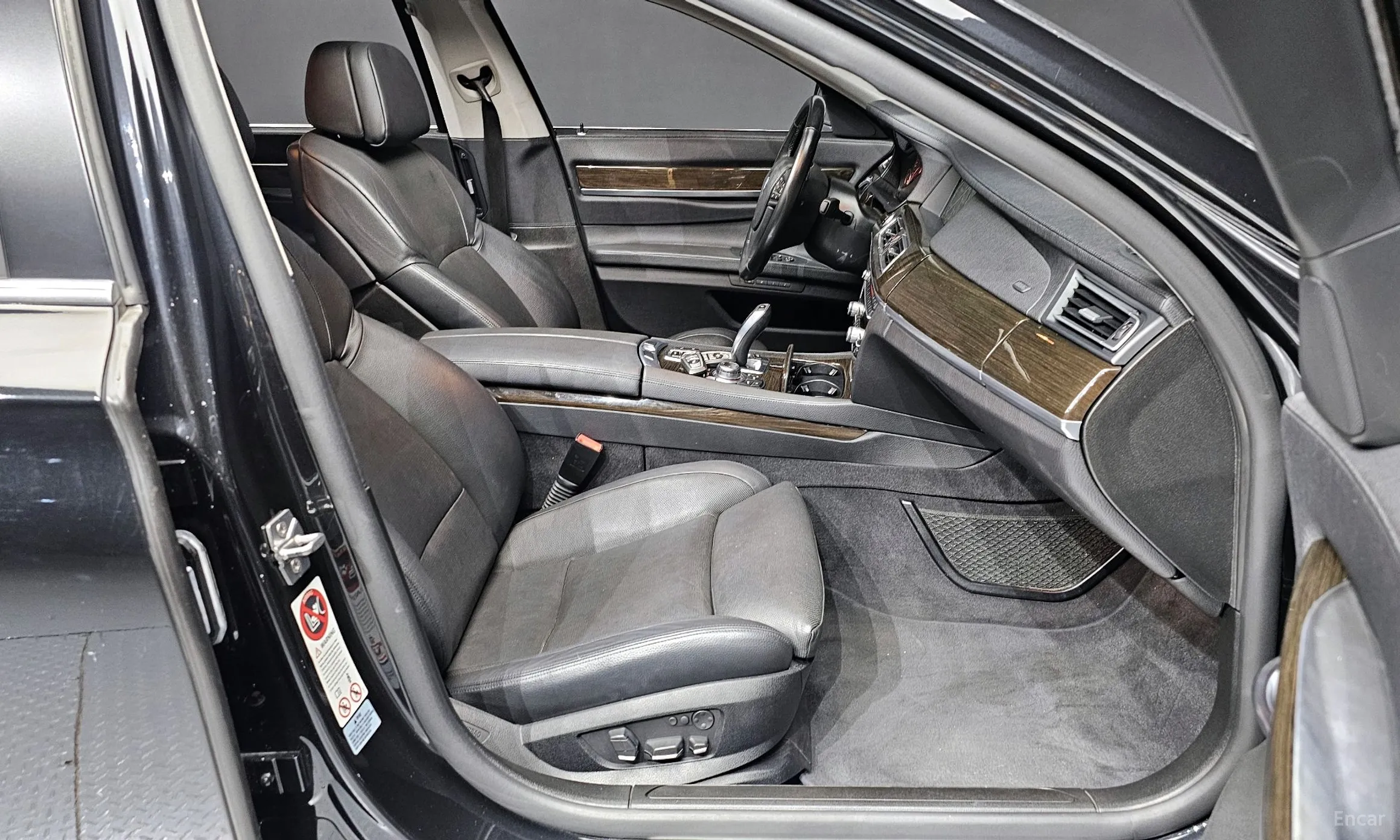 BMW 7 Series (F01) превью 10