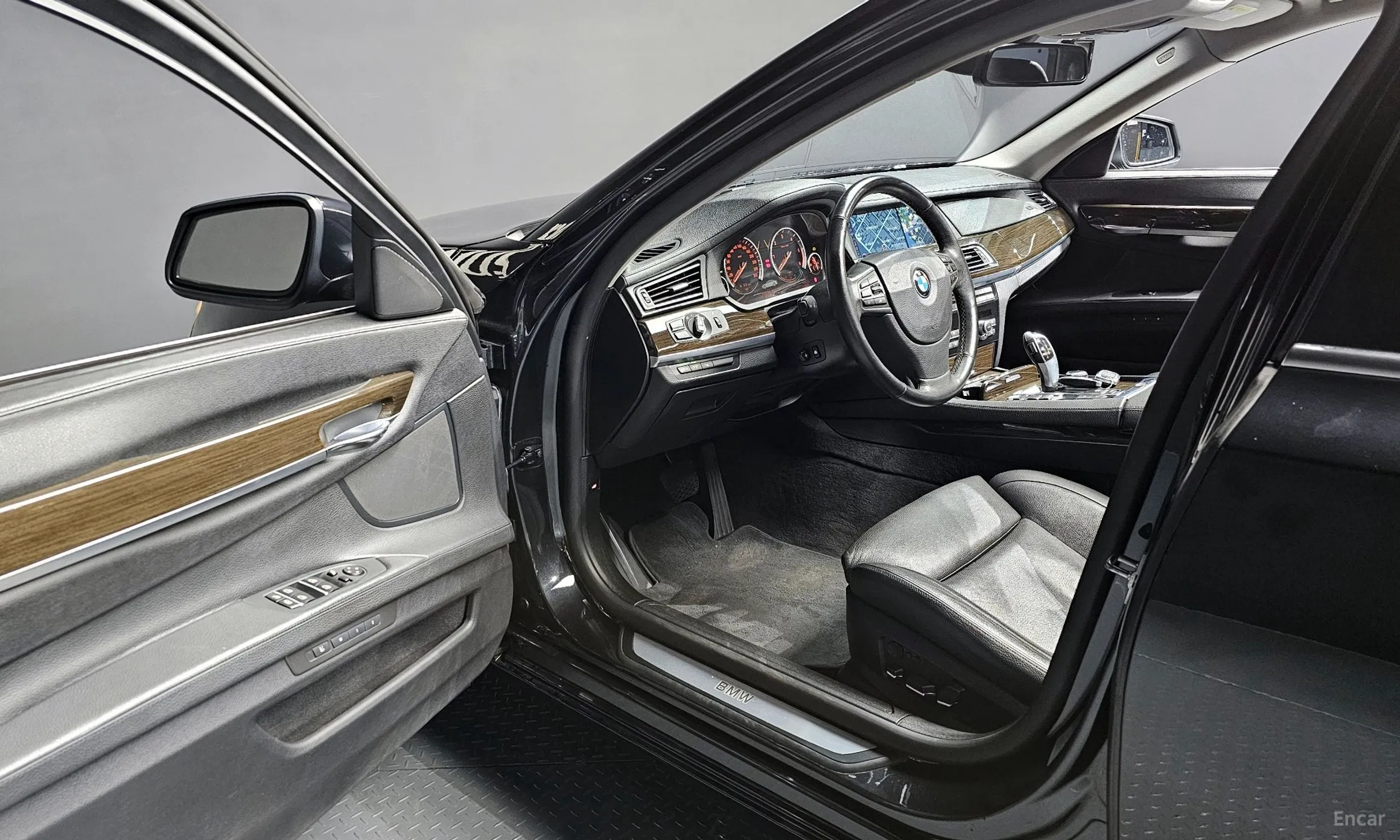 BMW 7 Series (F01) превью 11