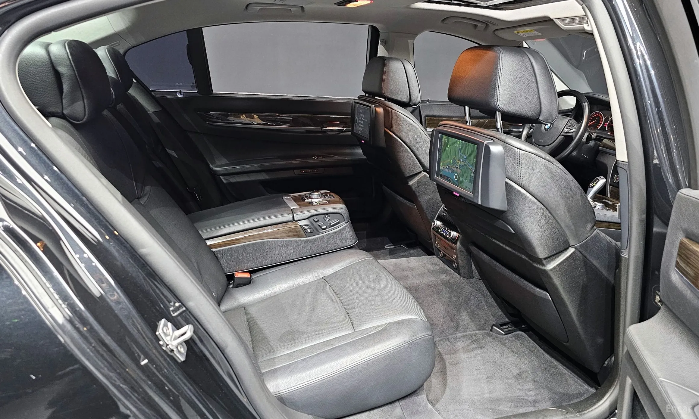 BMW 7 Series (F01) превью 12