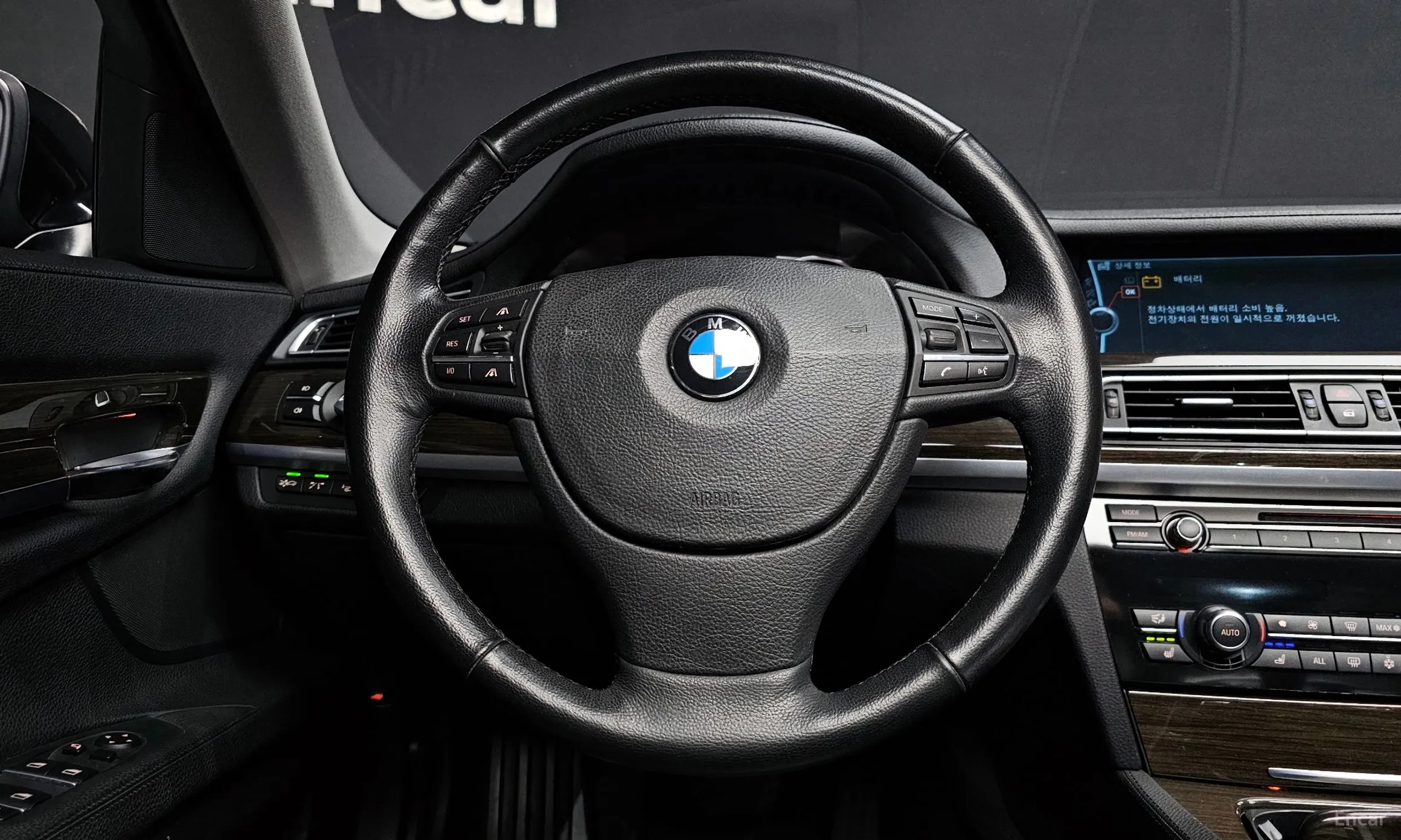 BMW 7 Series (F01) превью 13