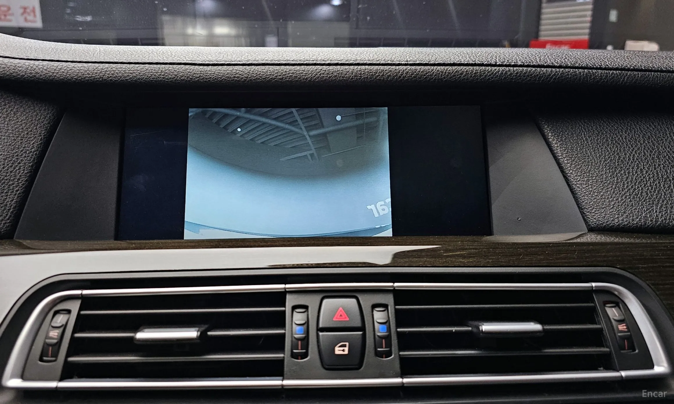 BMW 7 Series (F01) превью 15