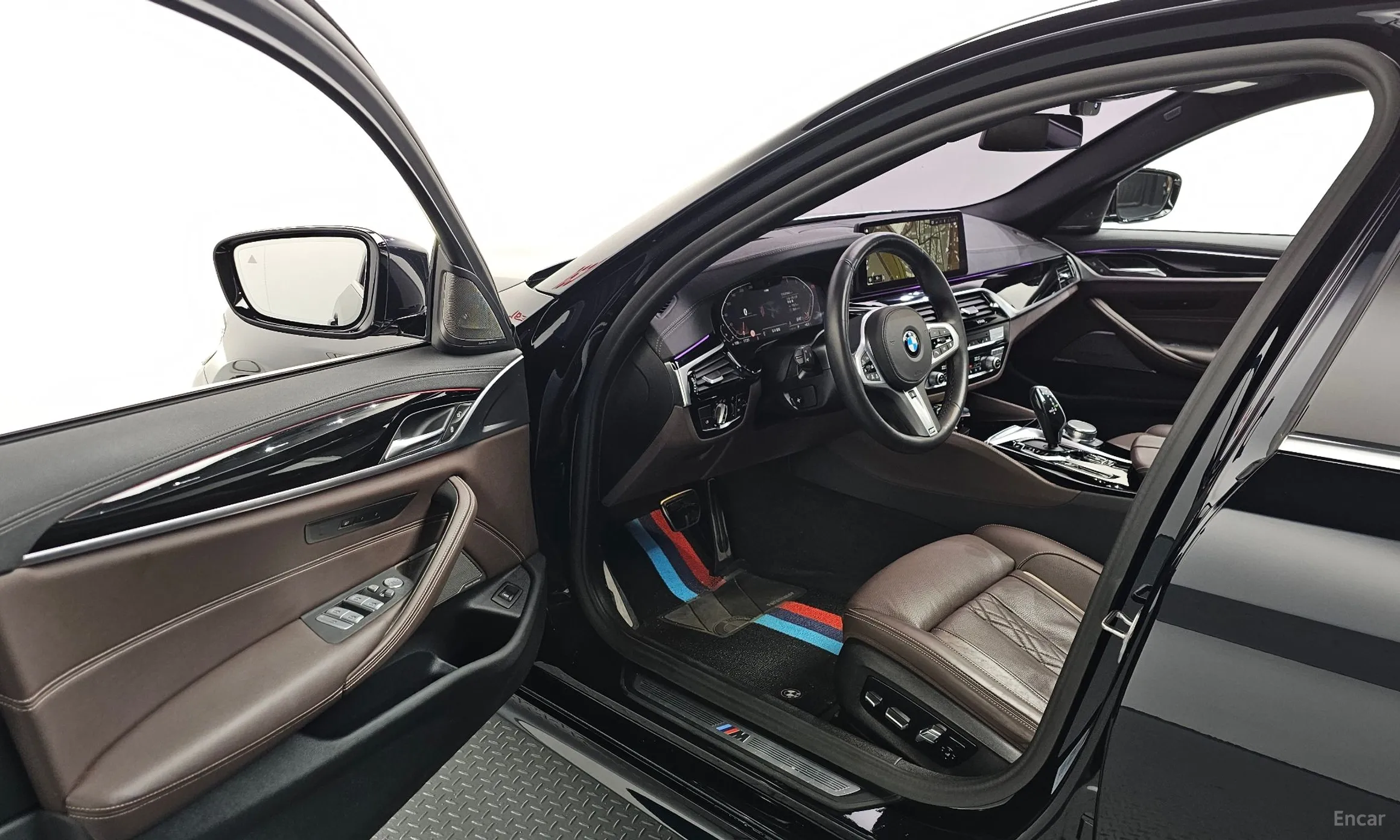 BMW 5 Series (G30) превью 10