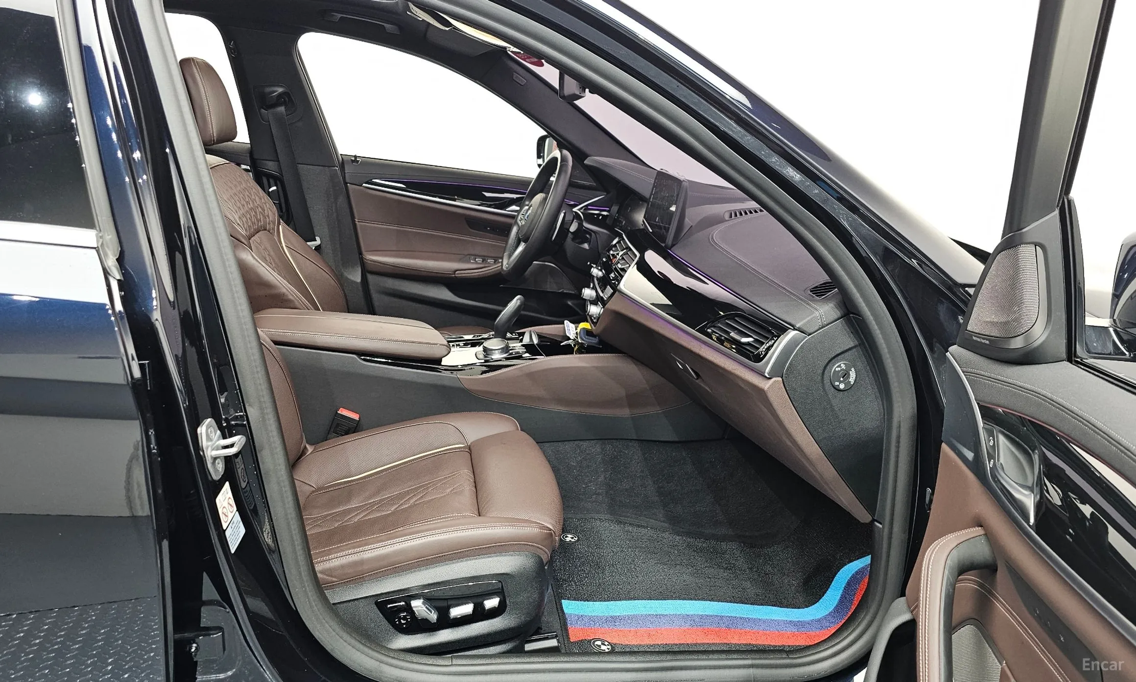 BMW 5 Series (G30) превью 11