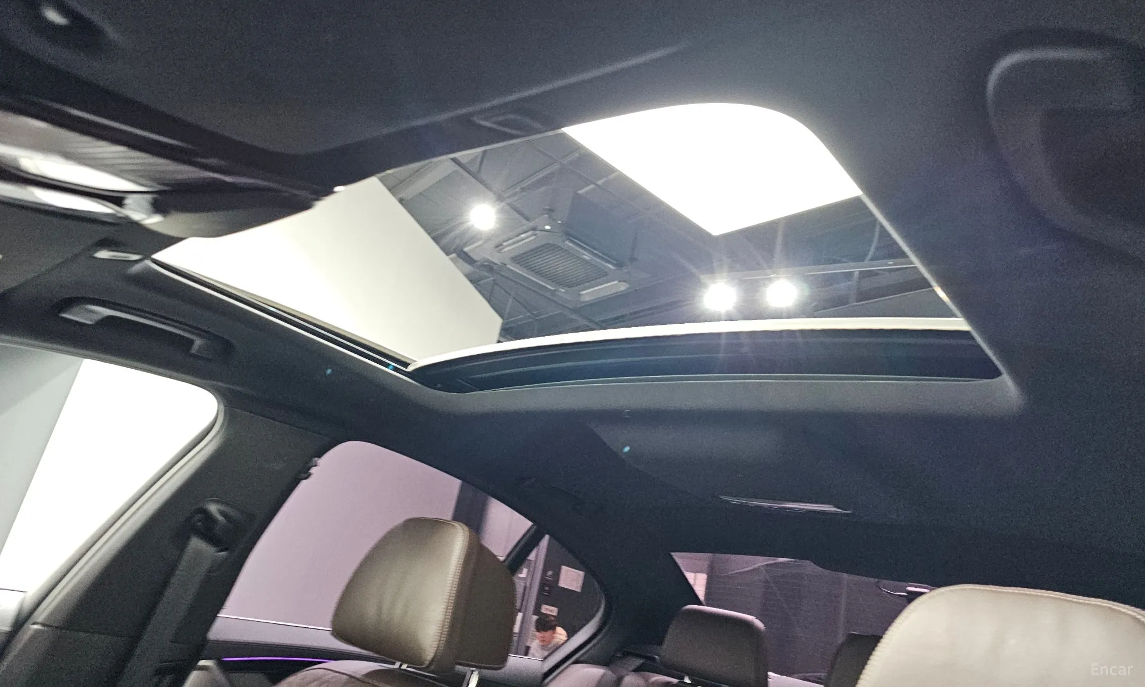 BMW 5 Series (G30) превью 19