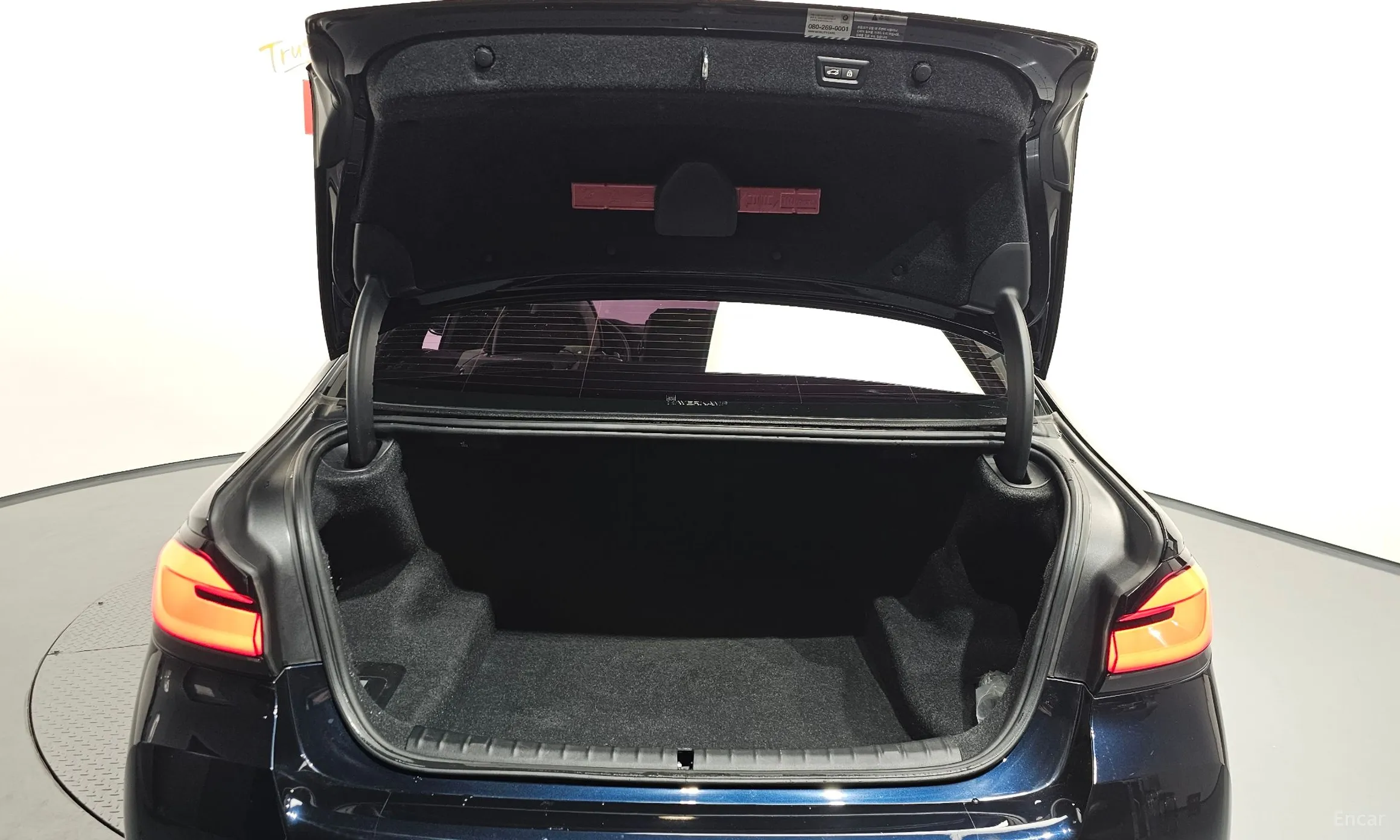 BMW 5 Series (G30) превью 20