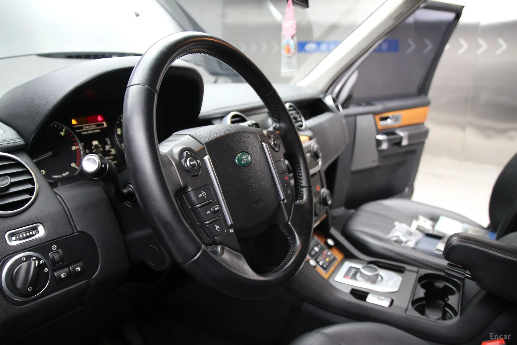 Land Rover Discovery 4 превью 10