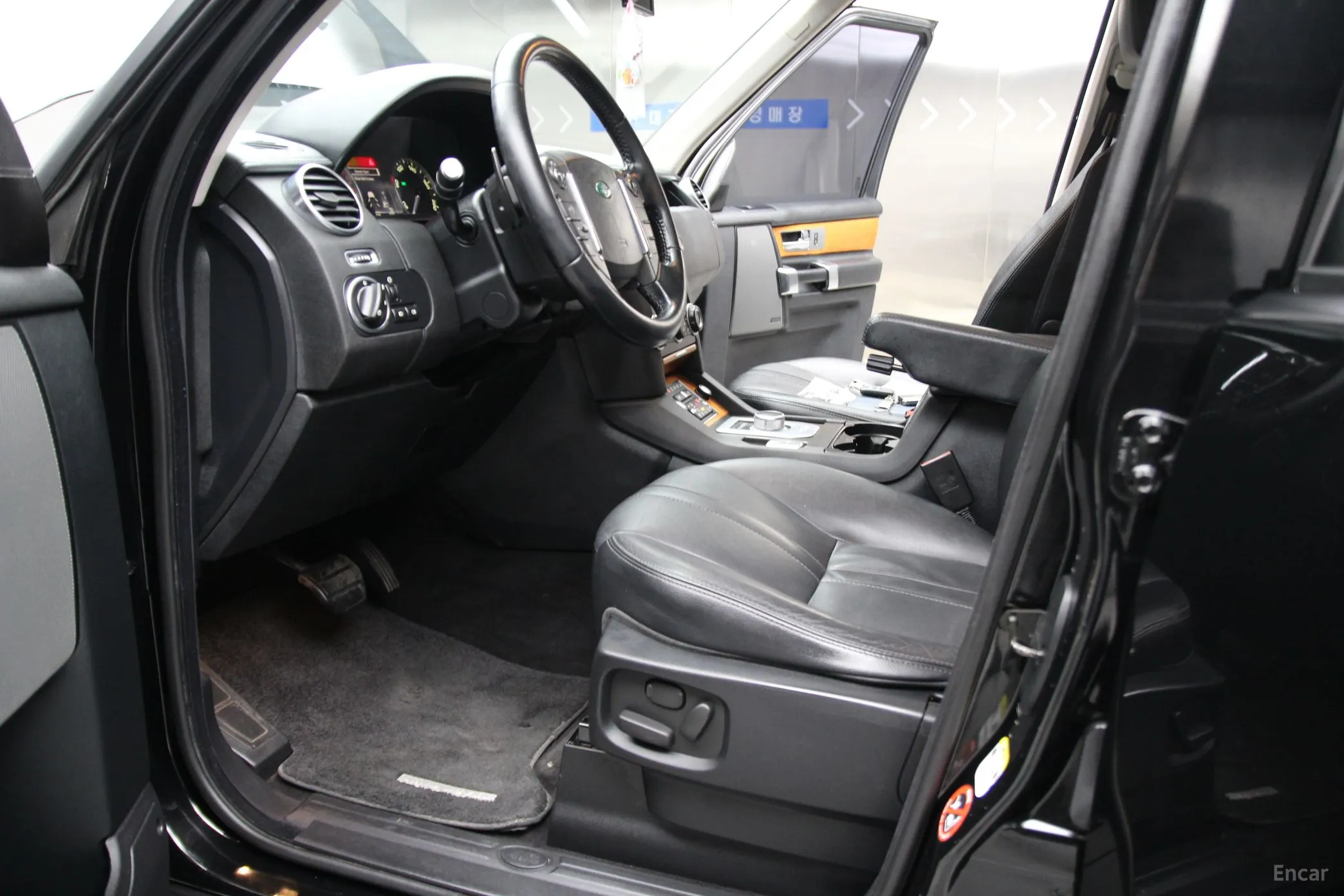 Land Rover Discovery 4 превью 11
