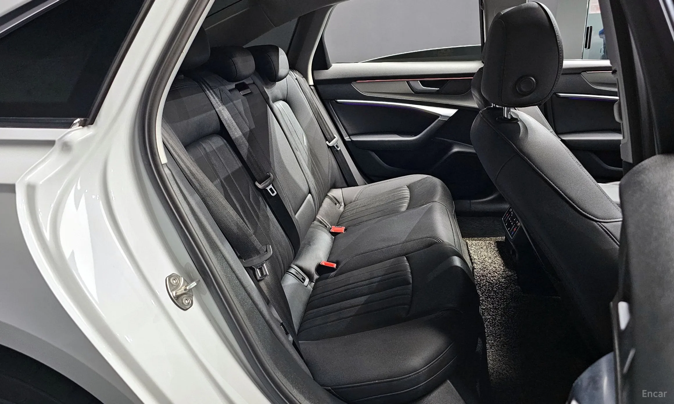 Audi A6 (C8) превью 12