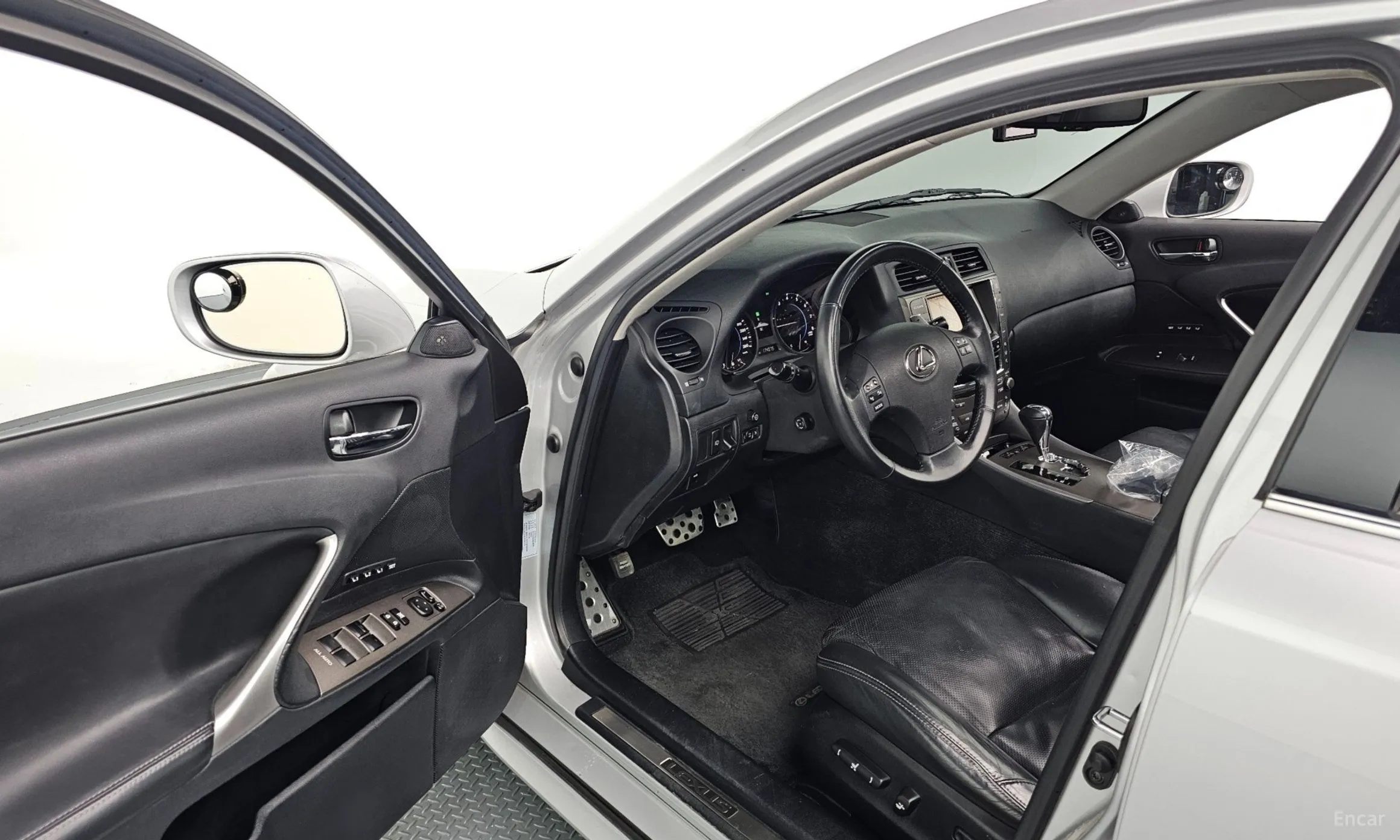 Lexus IS250 превью 11