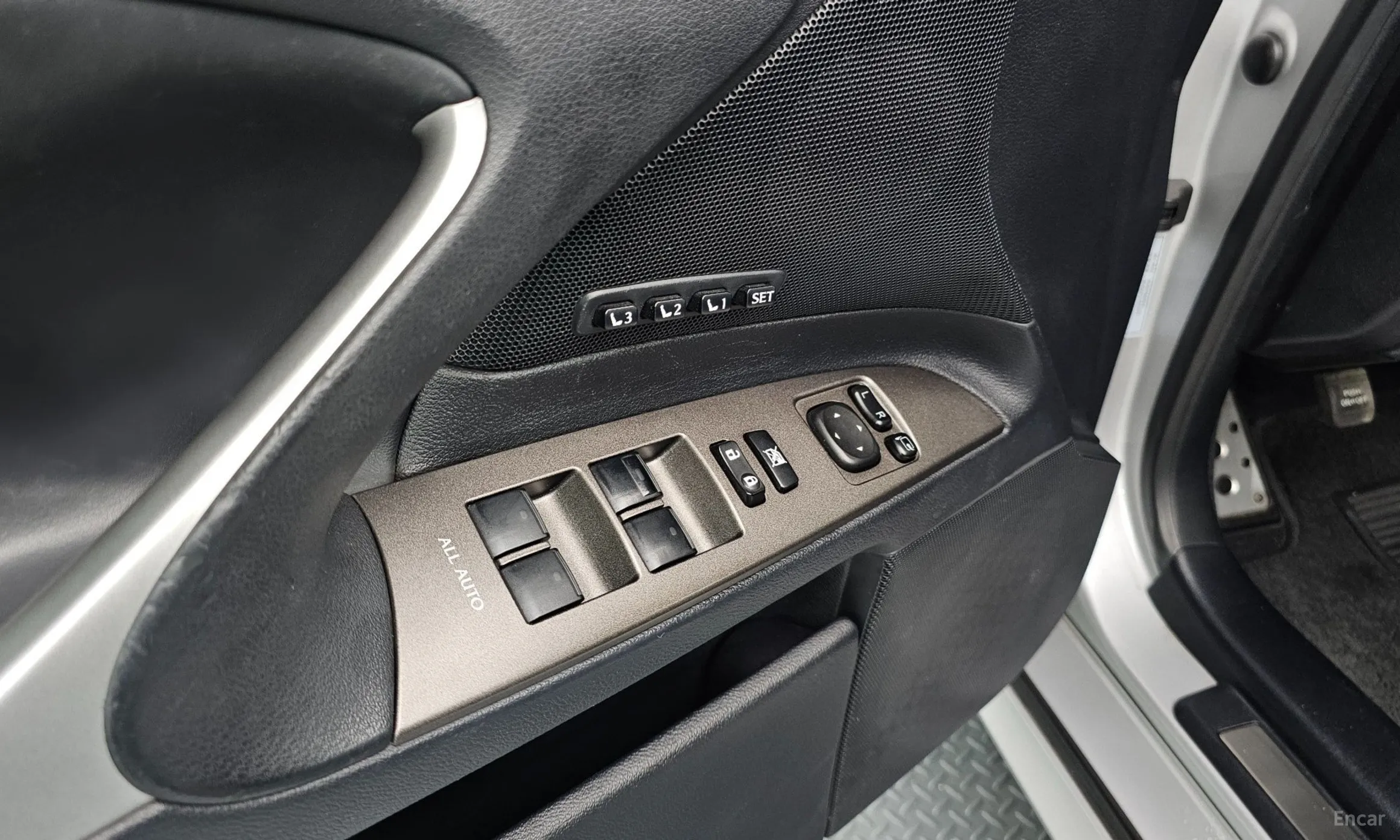 Lexus IS250 превью 17