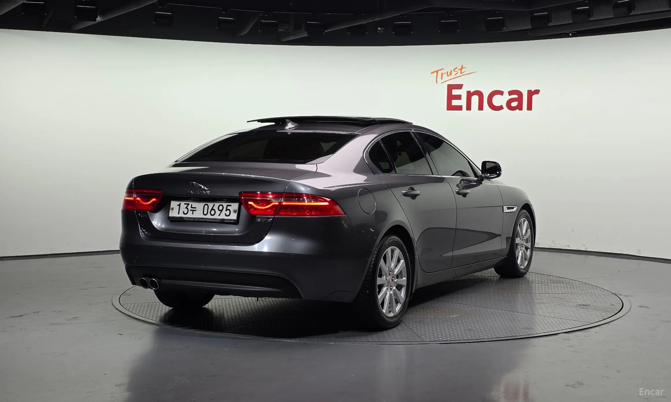 Jaguar XE превью 2