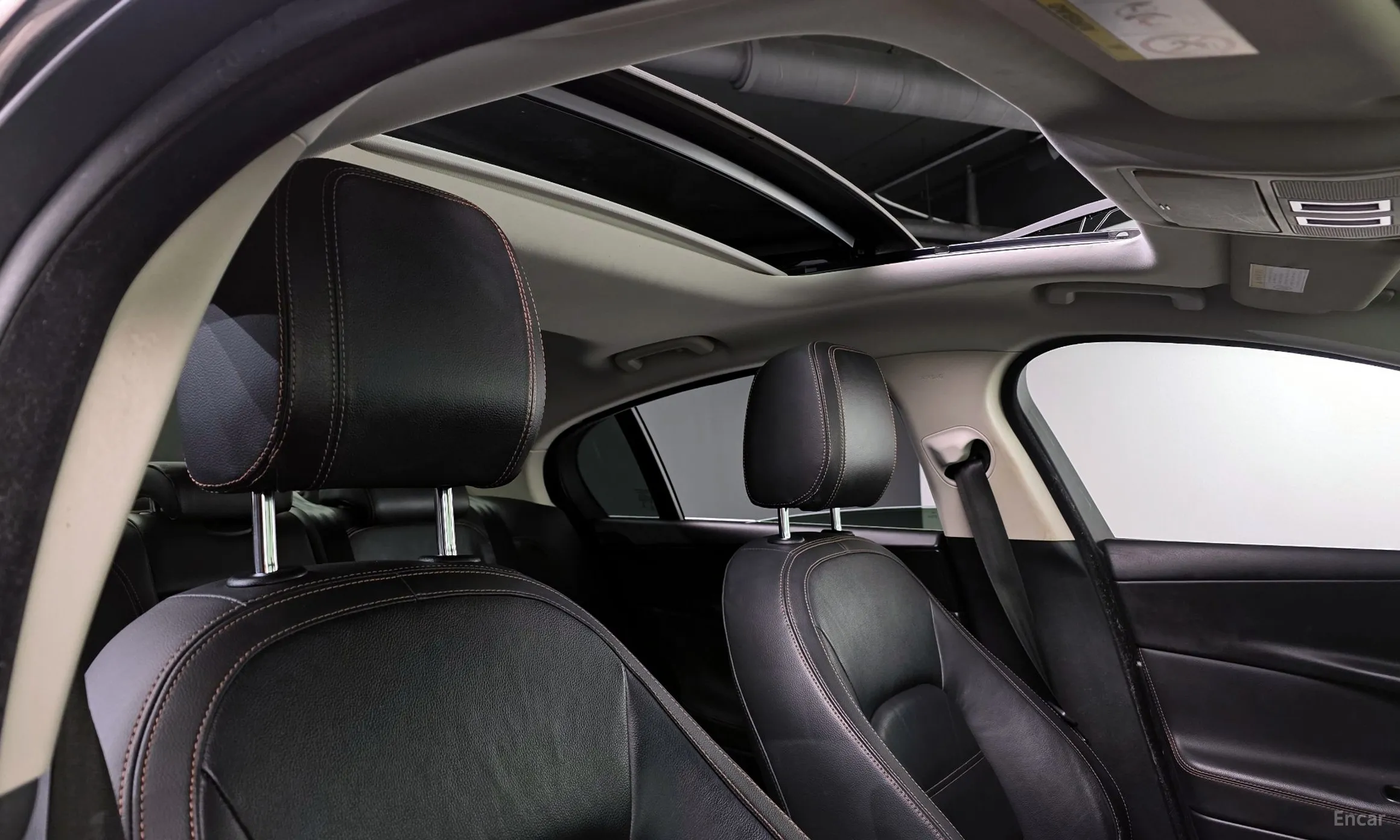 Jaguar XE превью 17