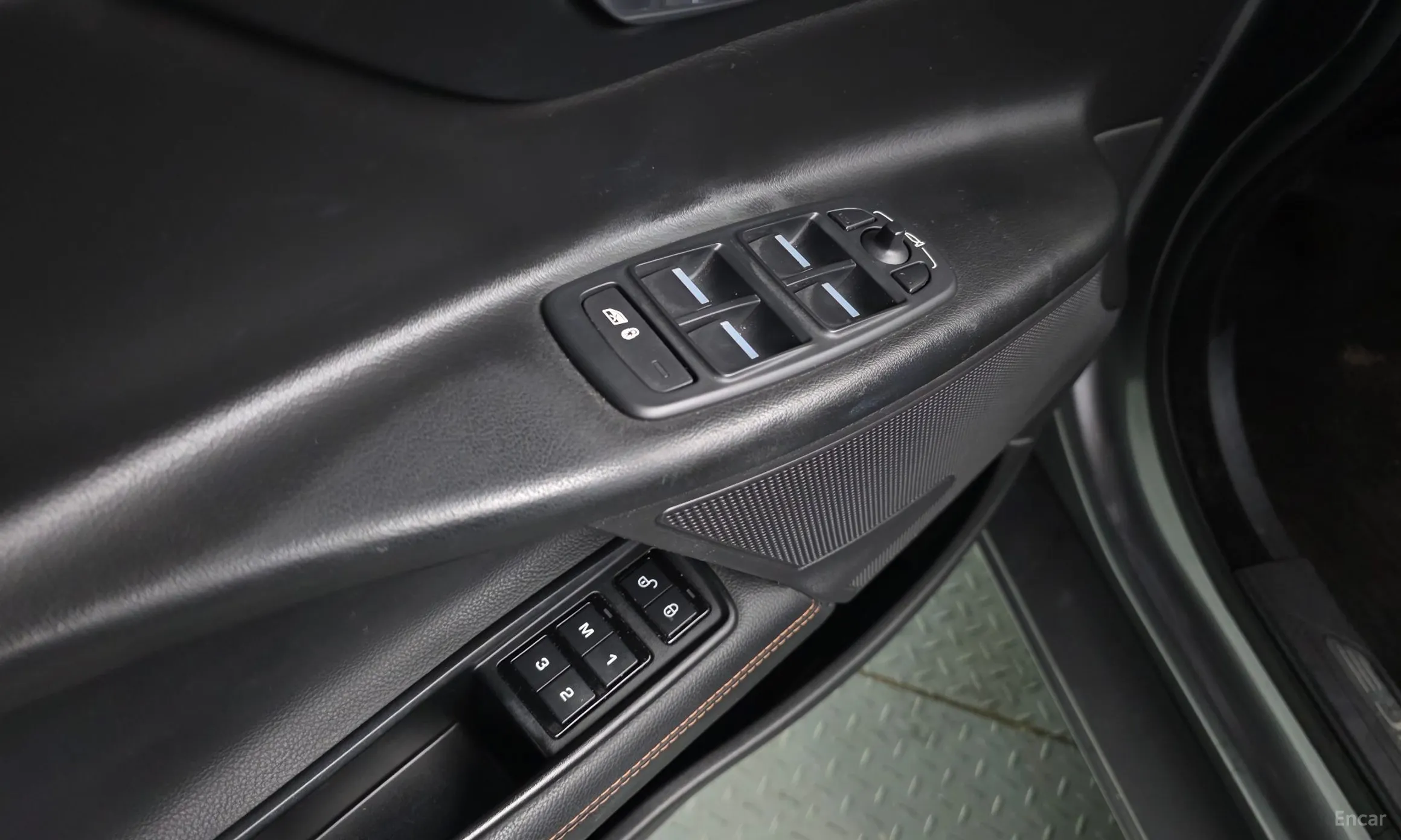 Jaguar XE превью 19