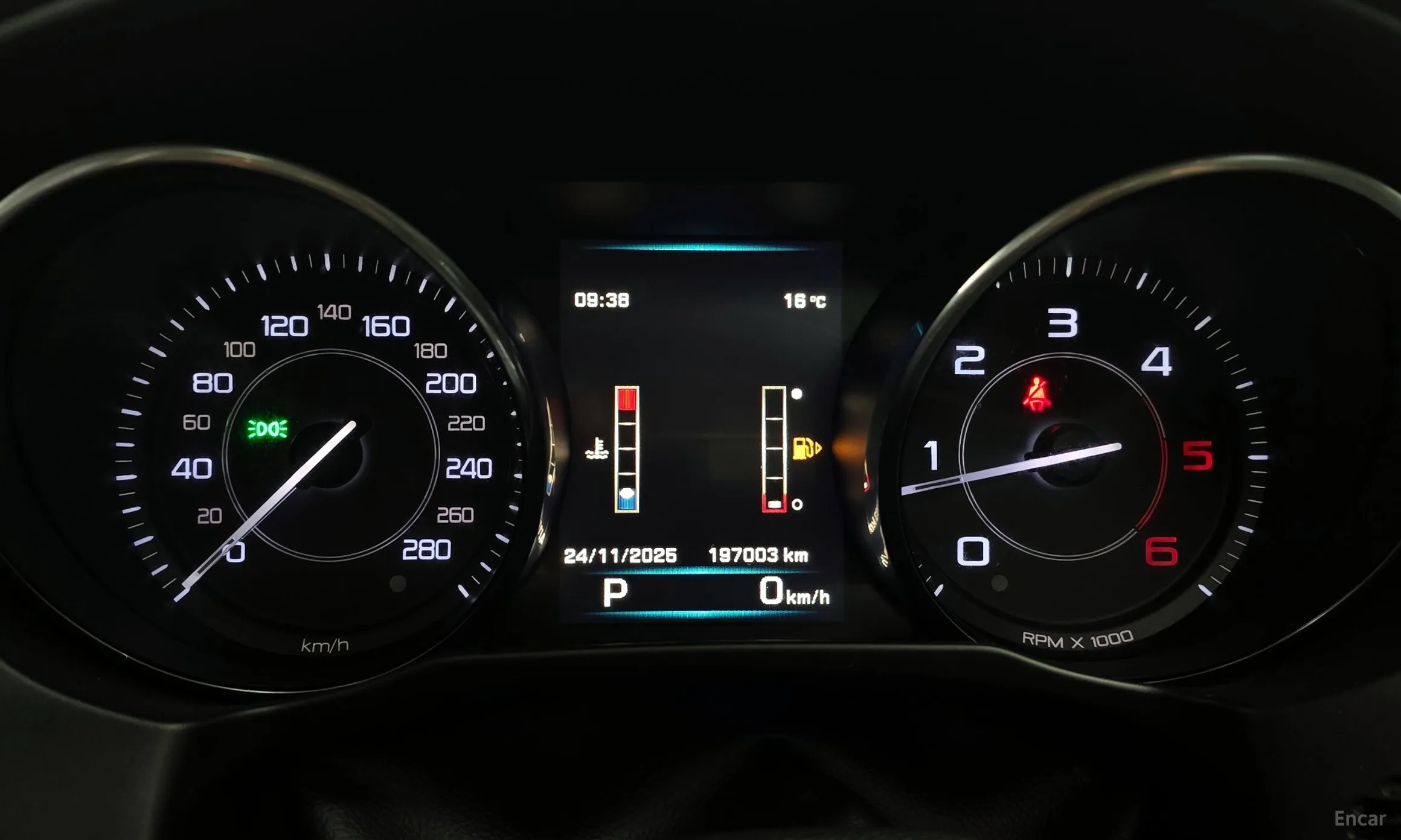 Jaguar XE превью 8