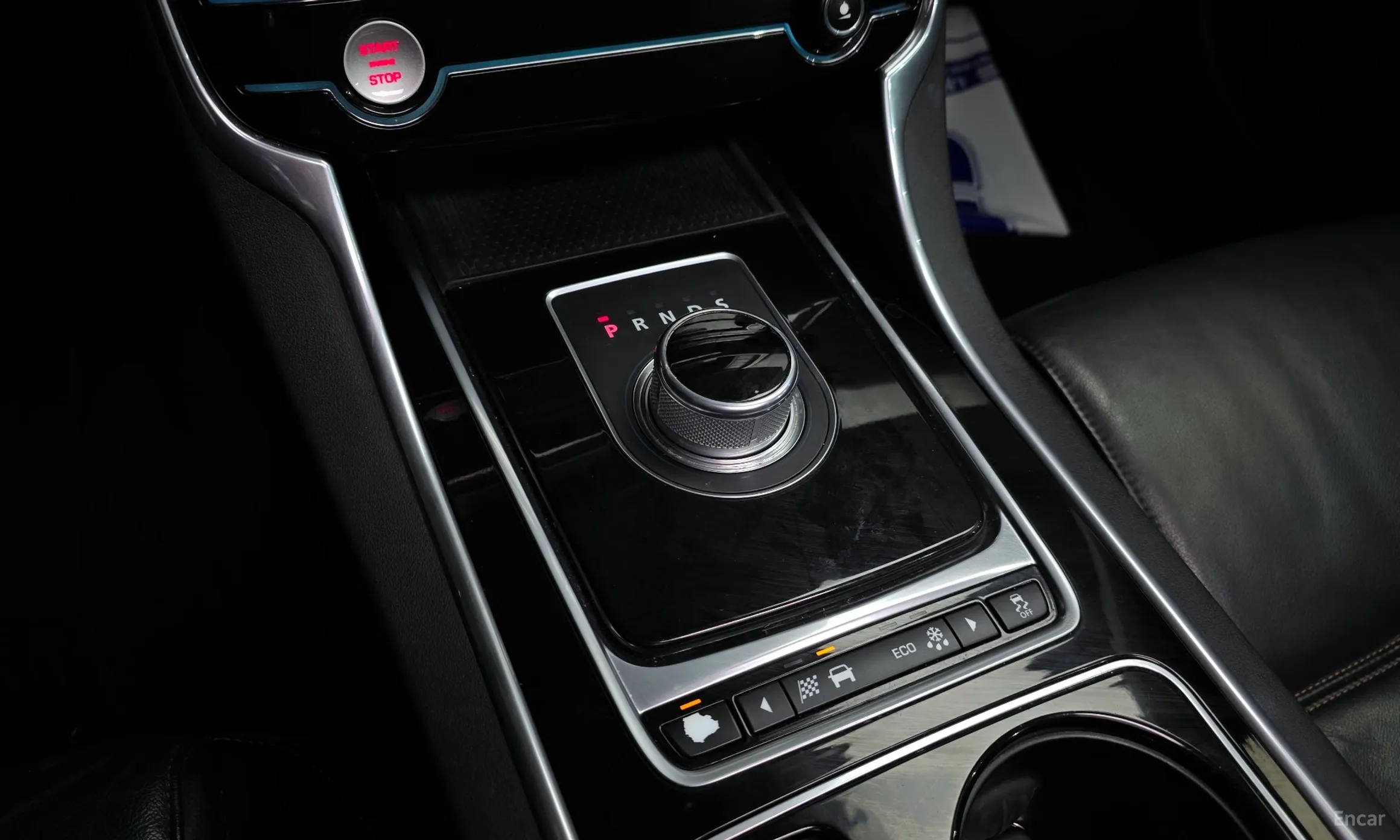 Jaguar XE превью 9