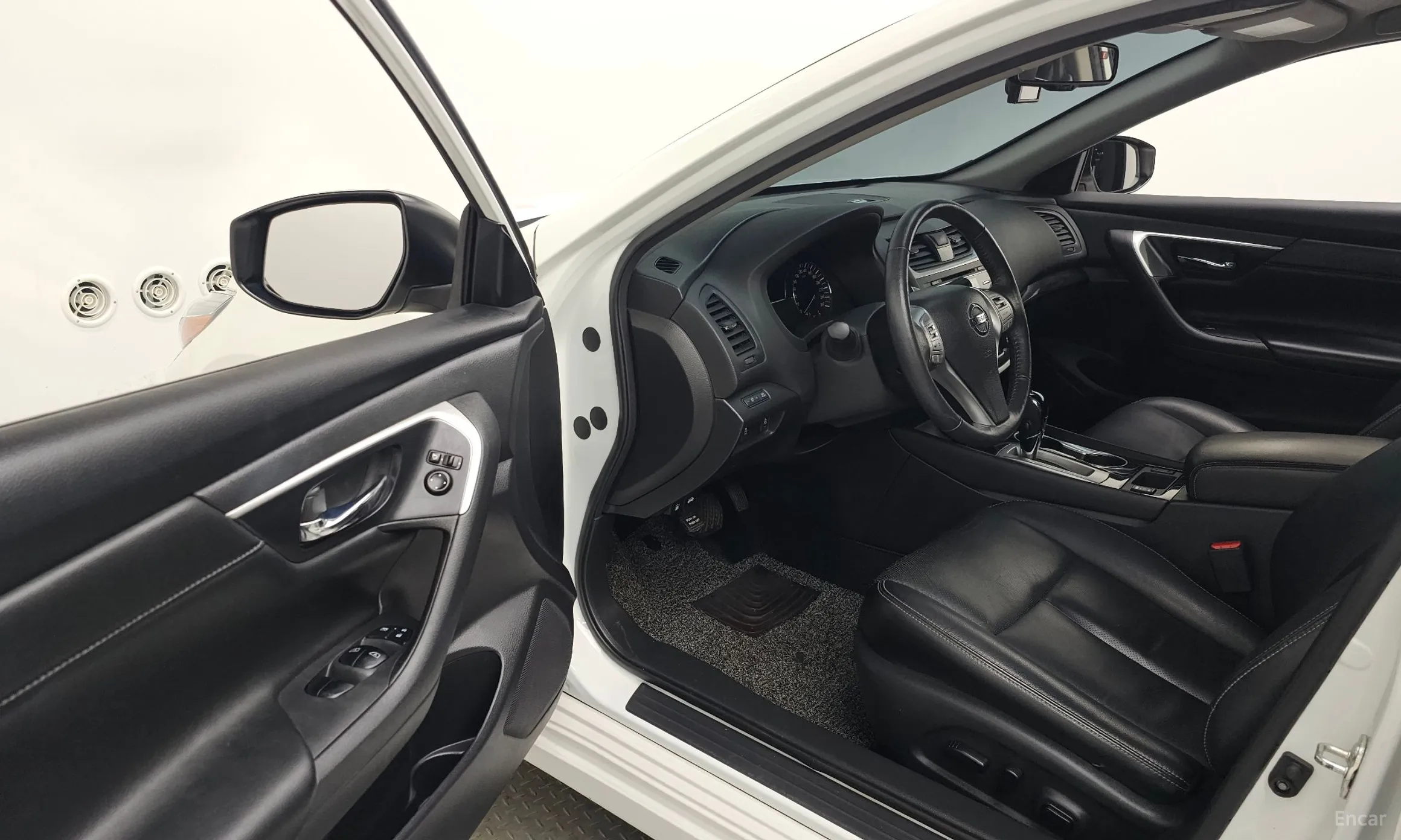Nissan Altima превью 10
