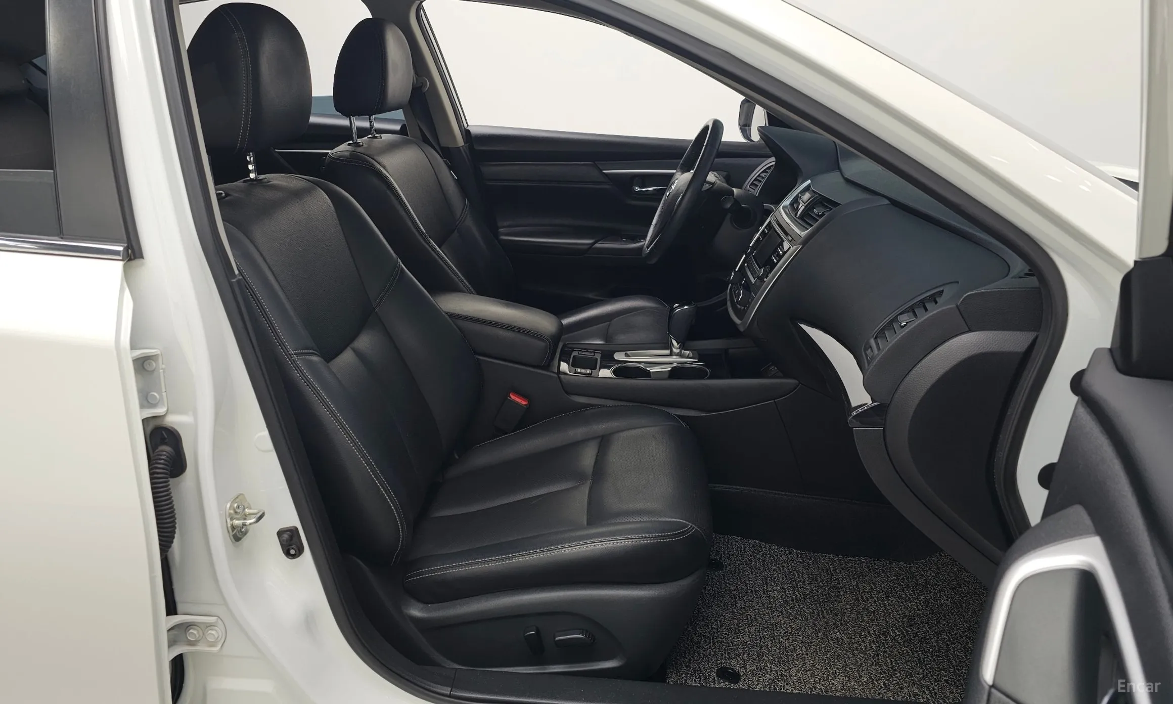 Nissan Altima превью 11