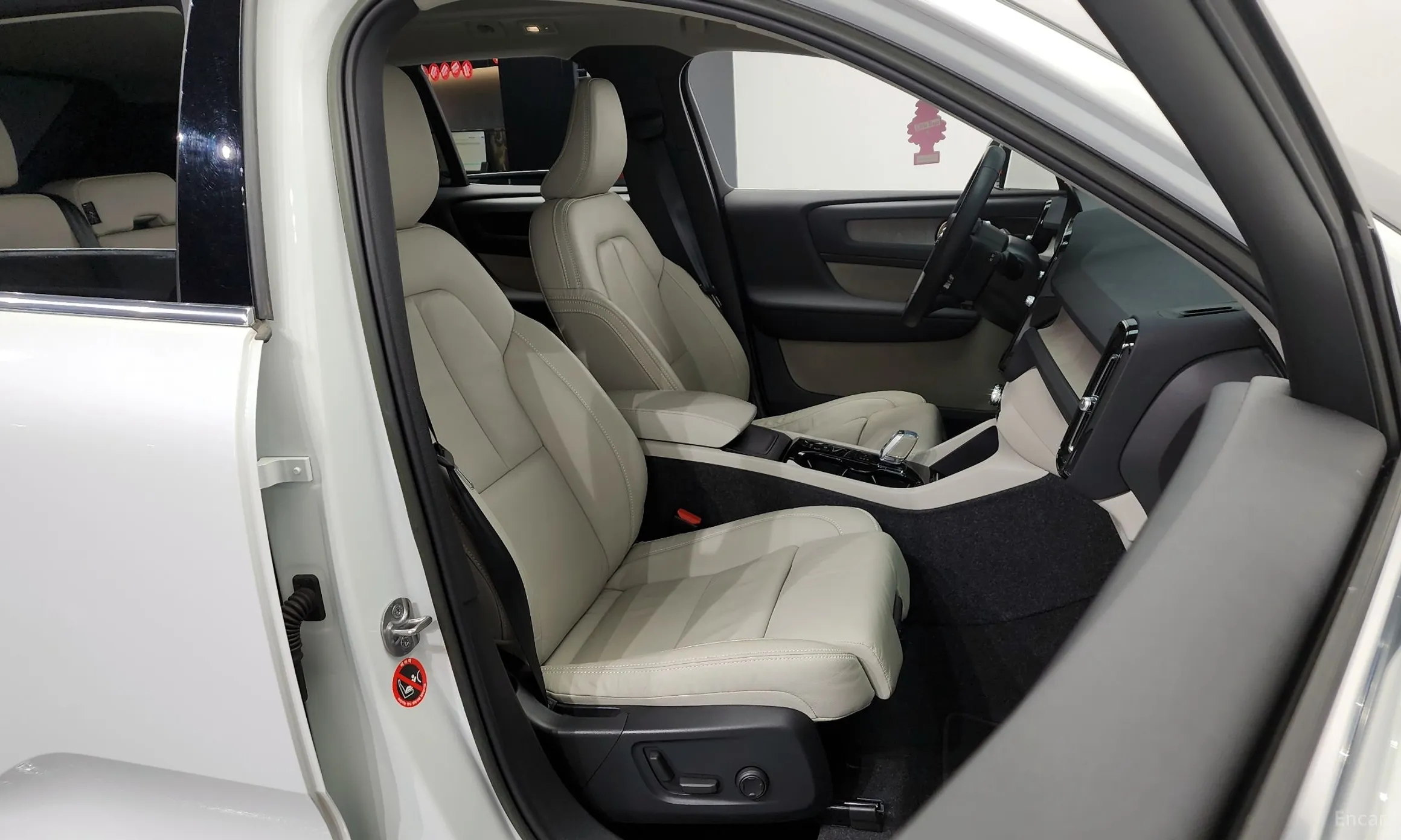 Volvo XC40 превью 11