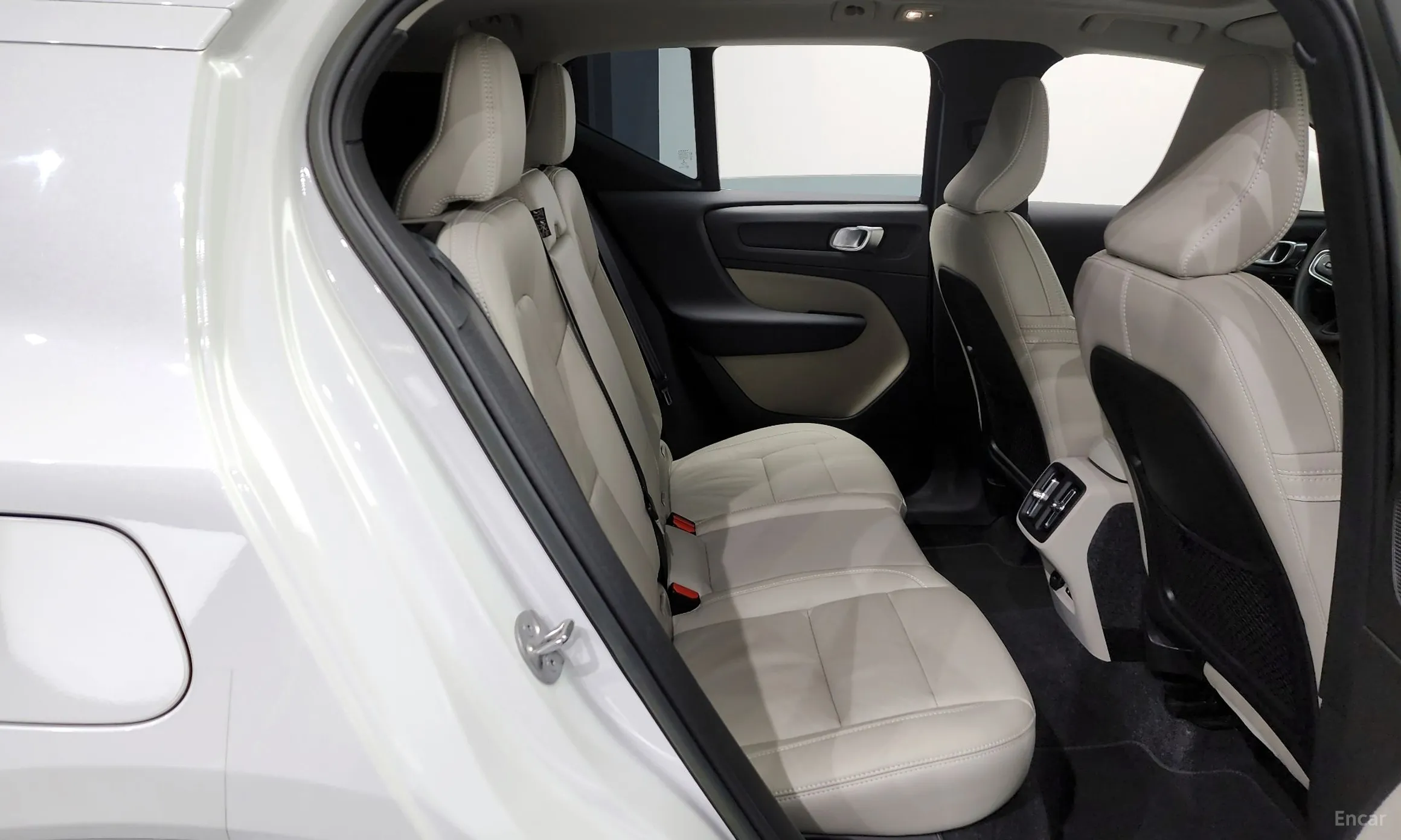 Volvo XC40 превью 12