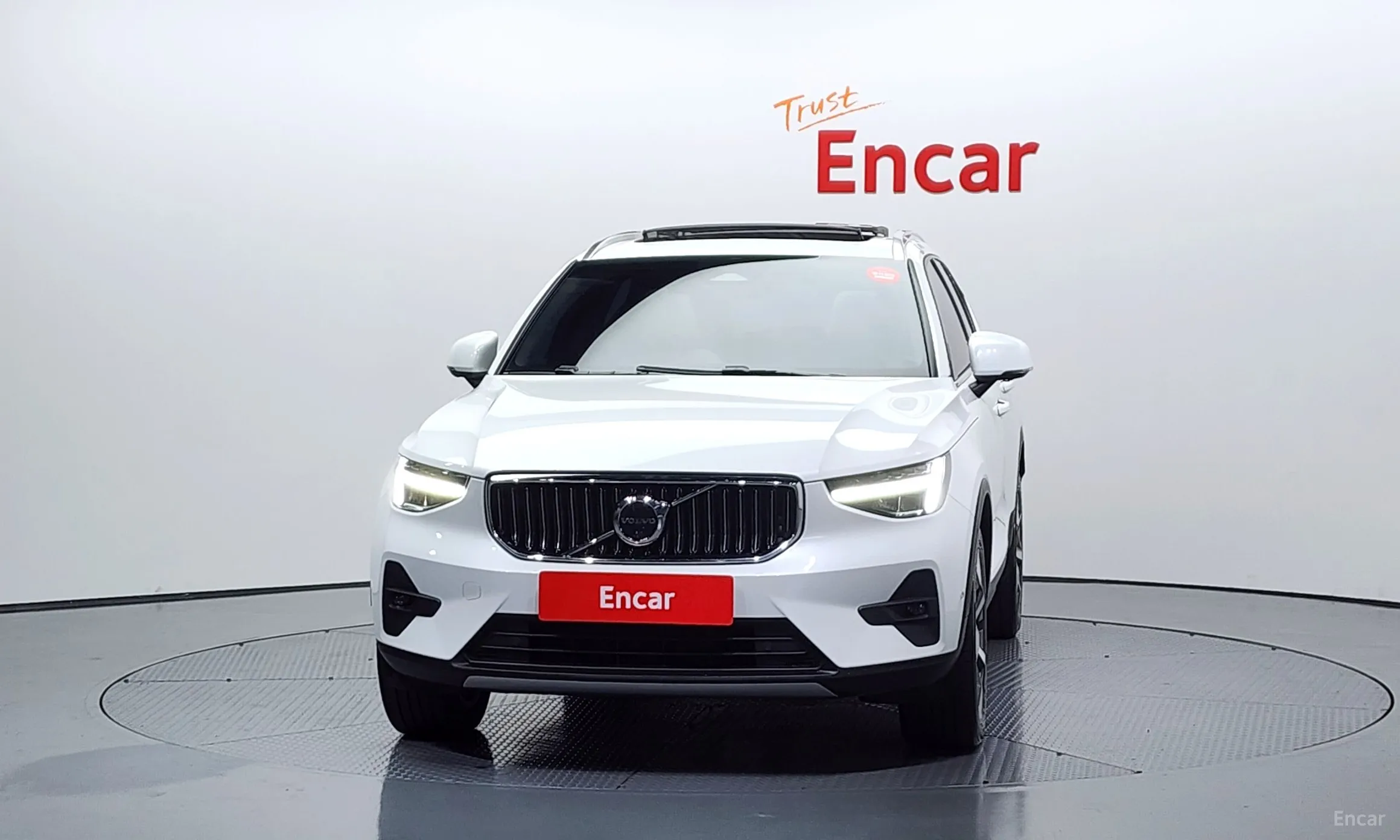Volvo XC40 превью 3