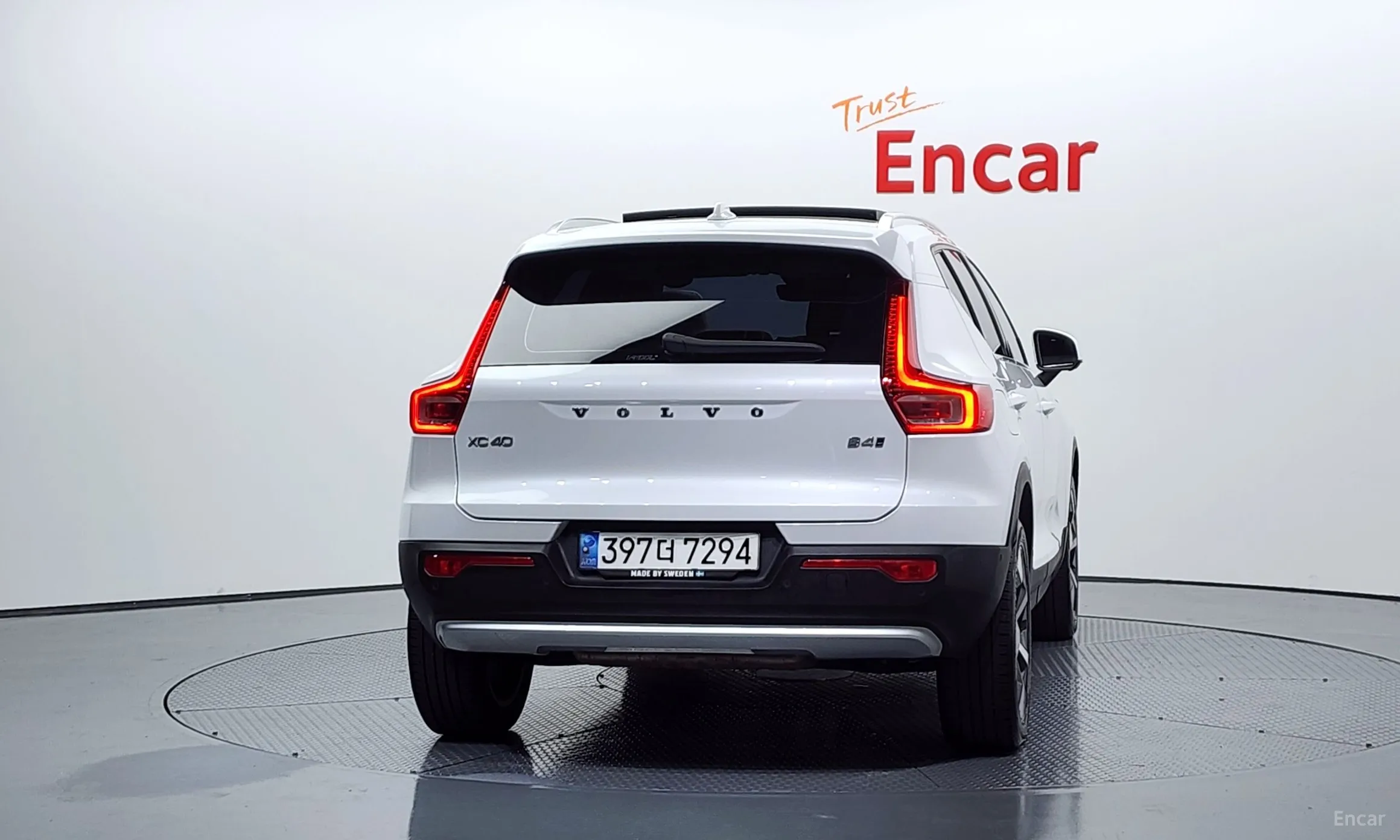 Volvo XC40 превью 4
