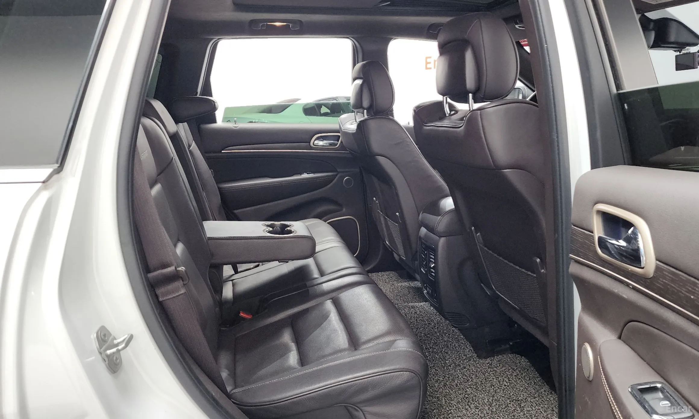 Jeep Grand Cherokee превью 12