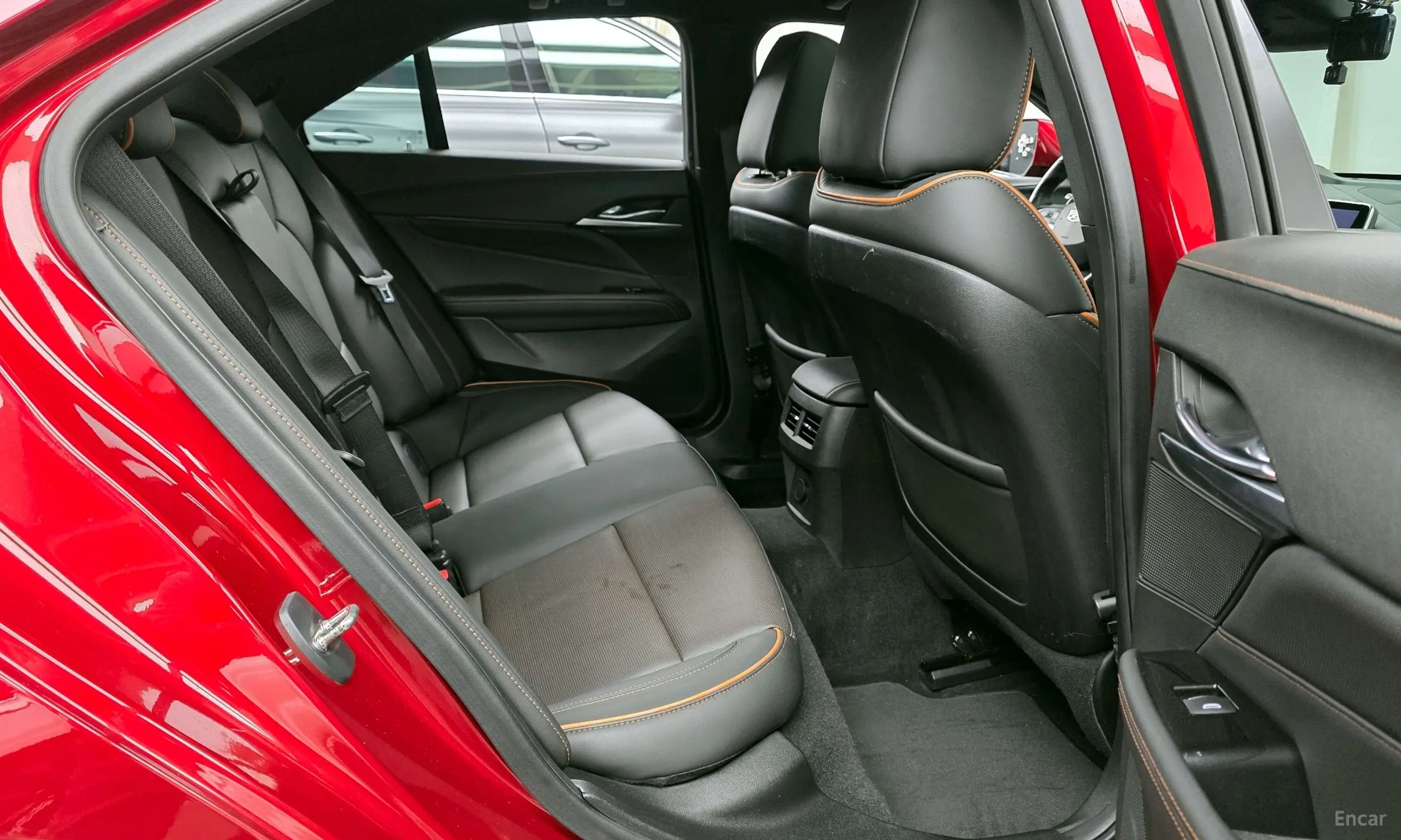 Cadillac CT4 превью 12