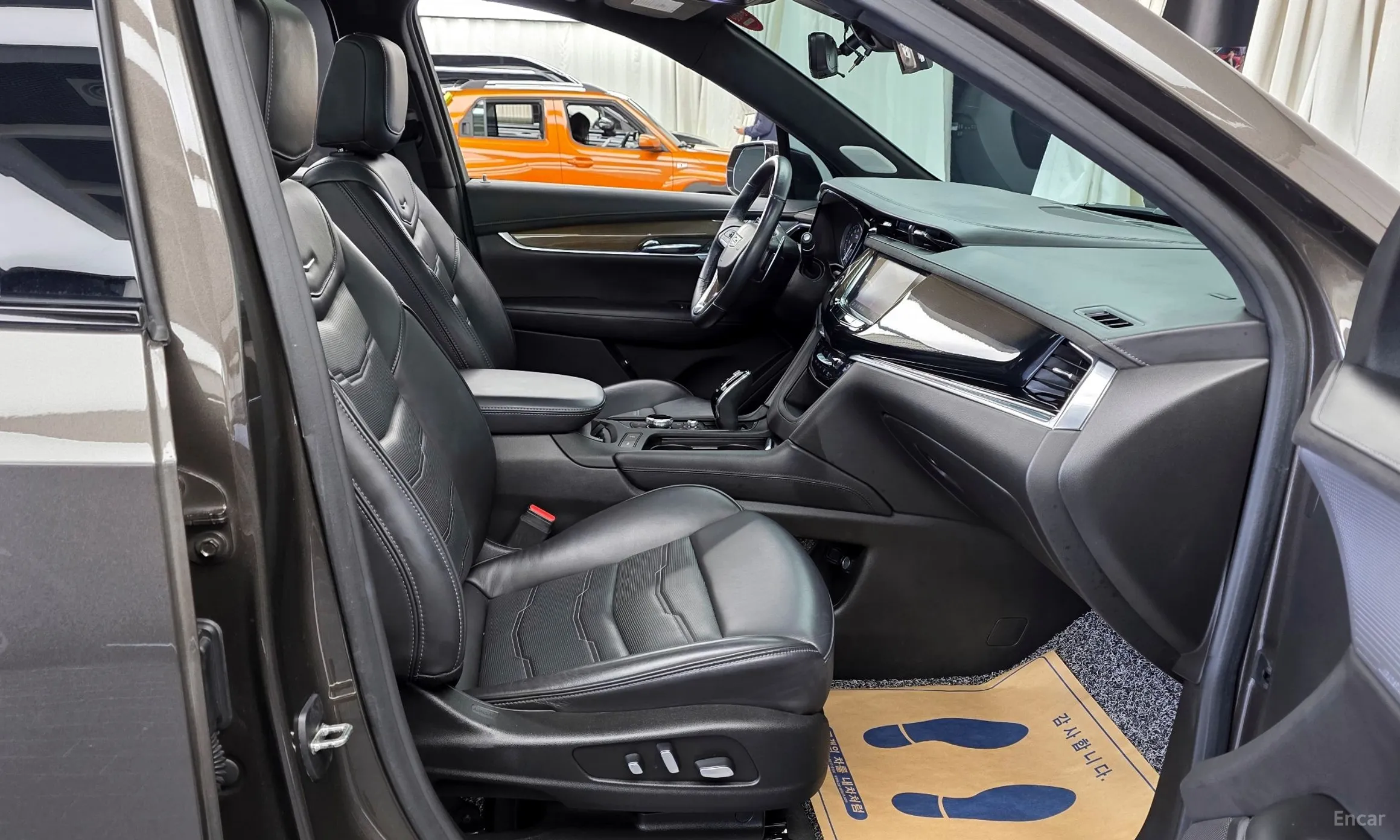 Cadillac XT6 превью 11