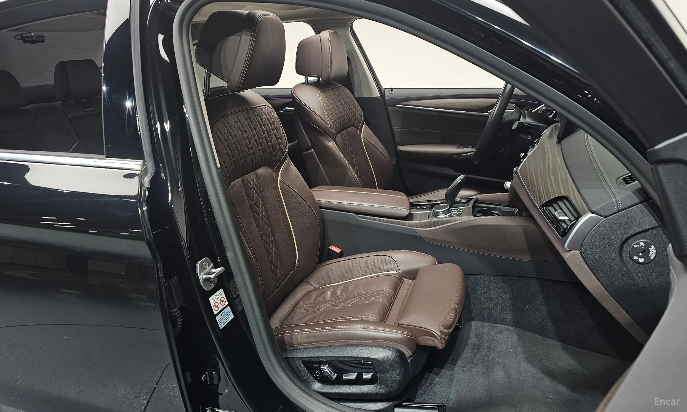 BMW 5 Series (G30) превью 10