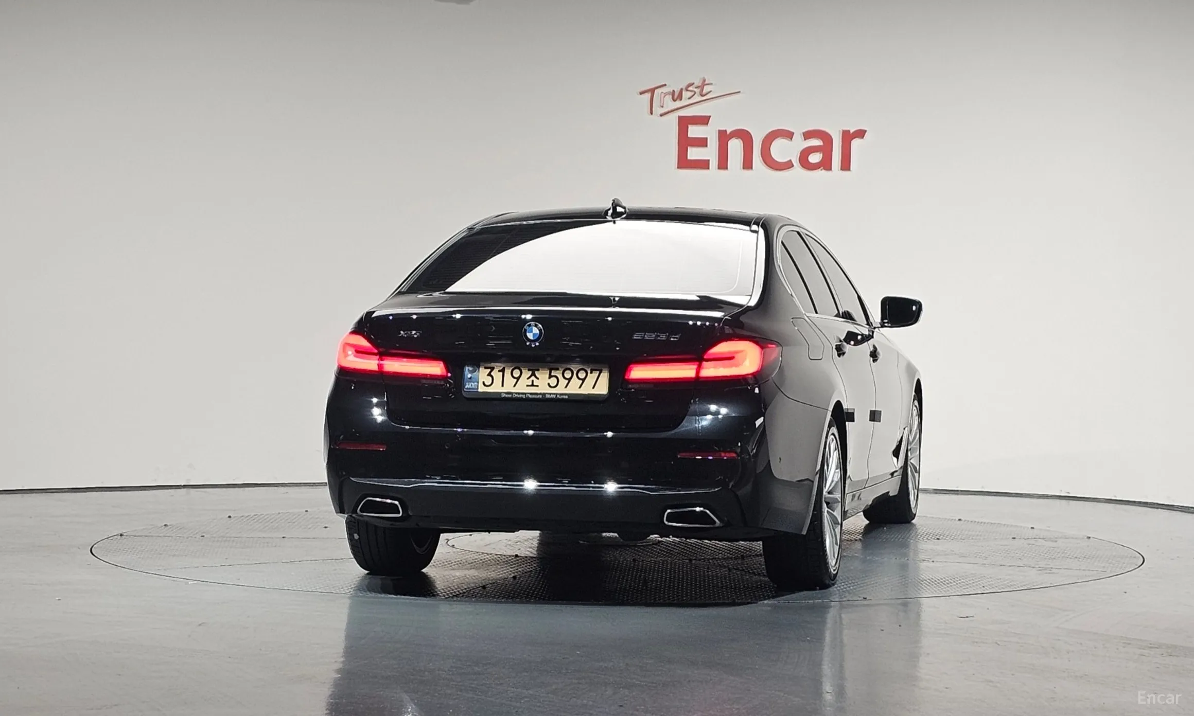 BMW 5 Series (G30) превью 4