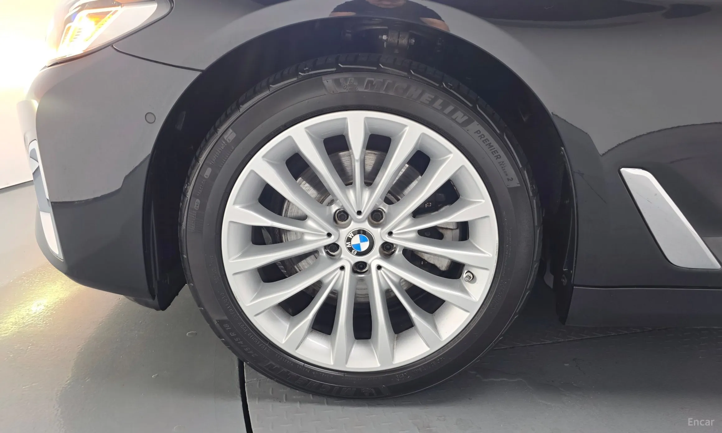 BMW 5 Series (G30) превью 5