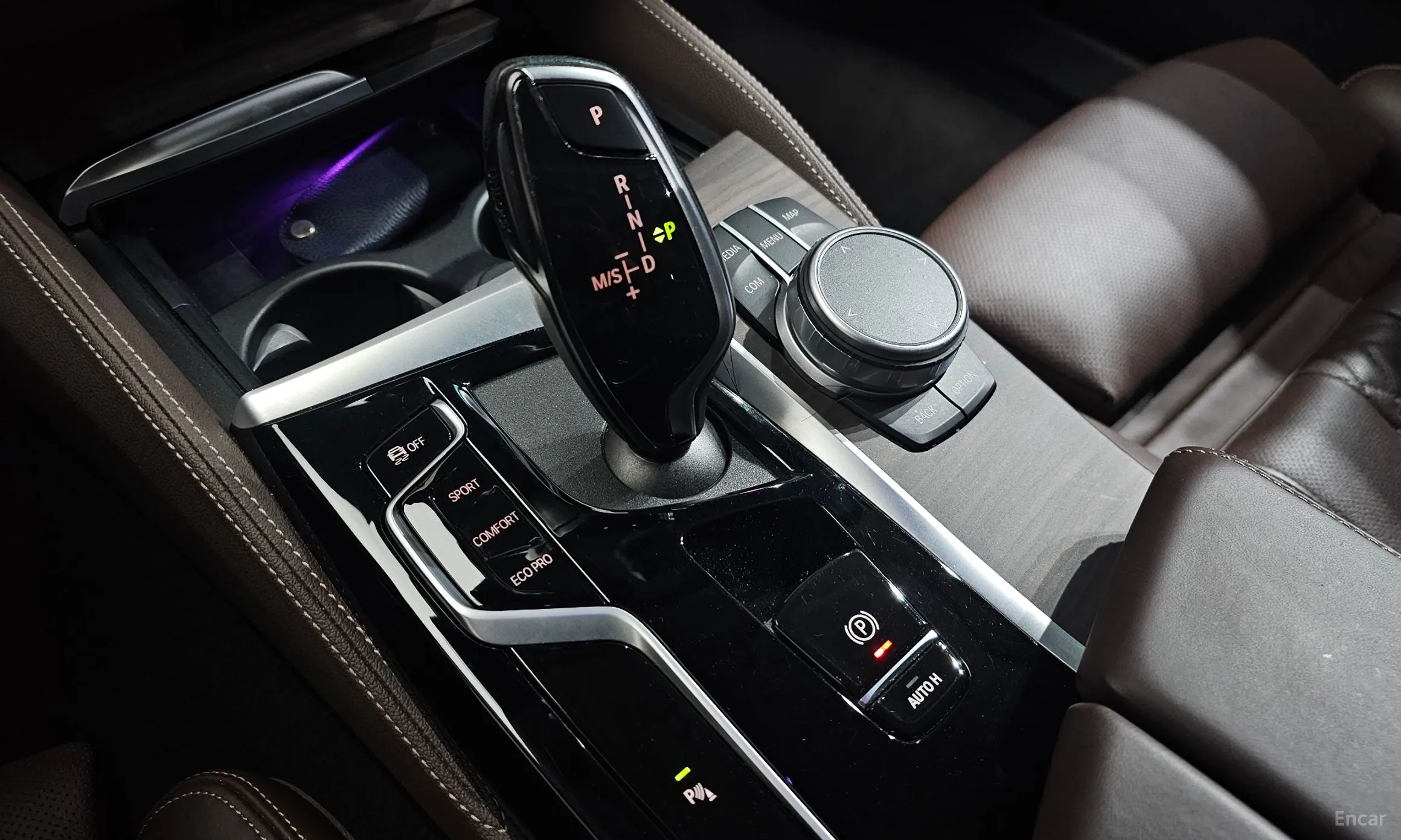 BMW 5 Series (G30) превью 9
