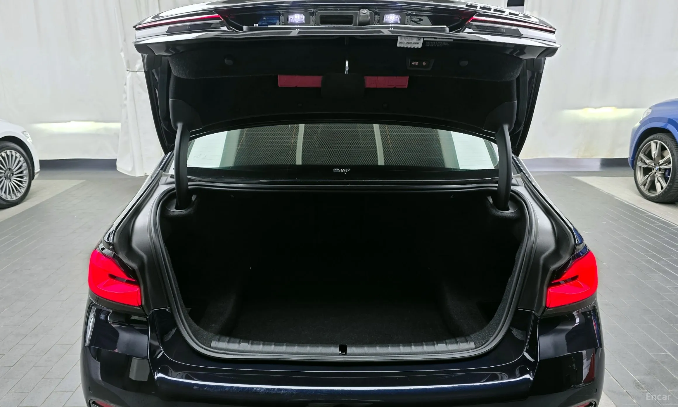 BMW 5 Series (G30) превью 20