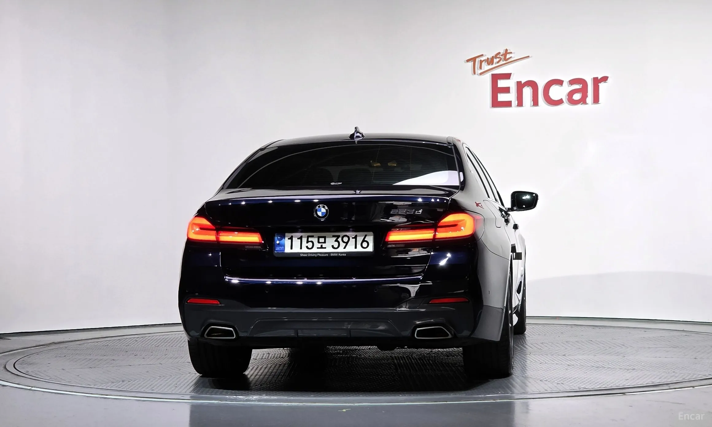 BMW 5 Series (G30) превью 4