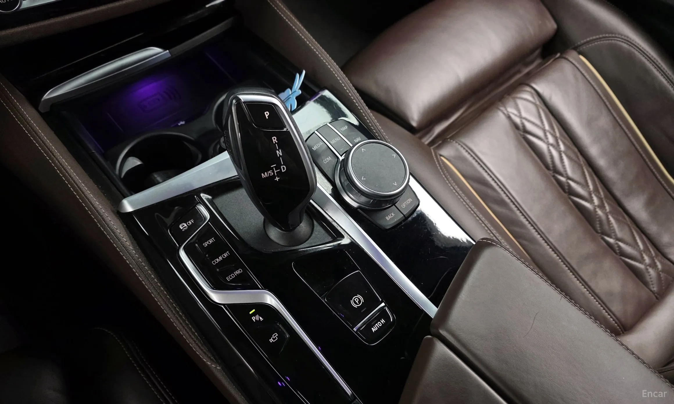 BMW 5 Series (G30) превью 9