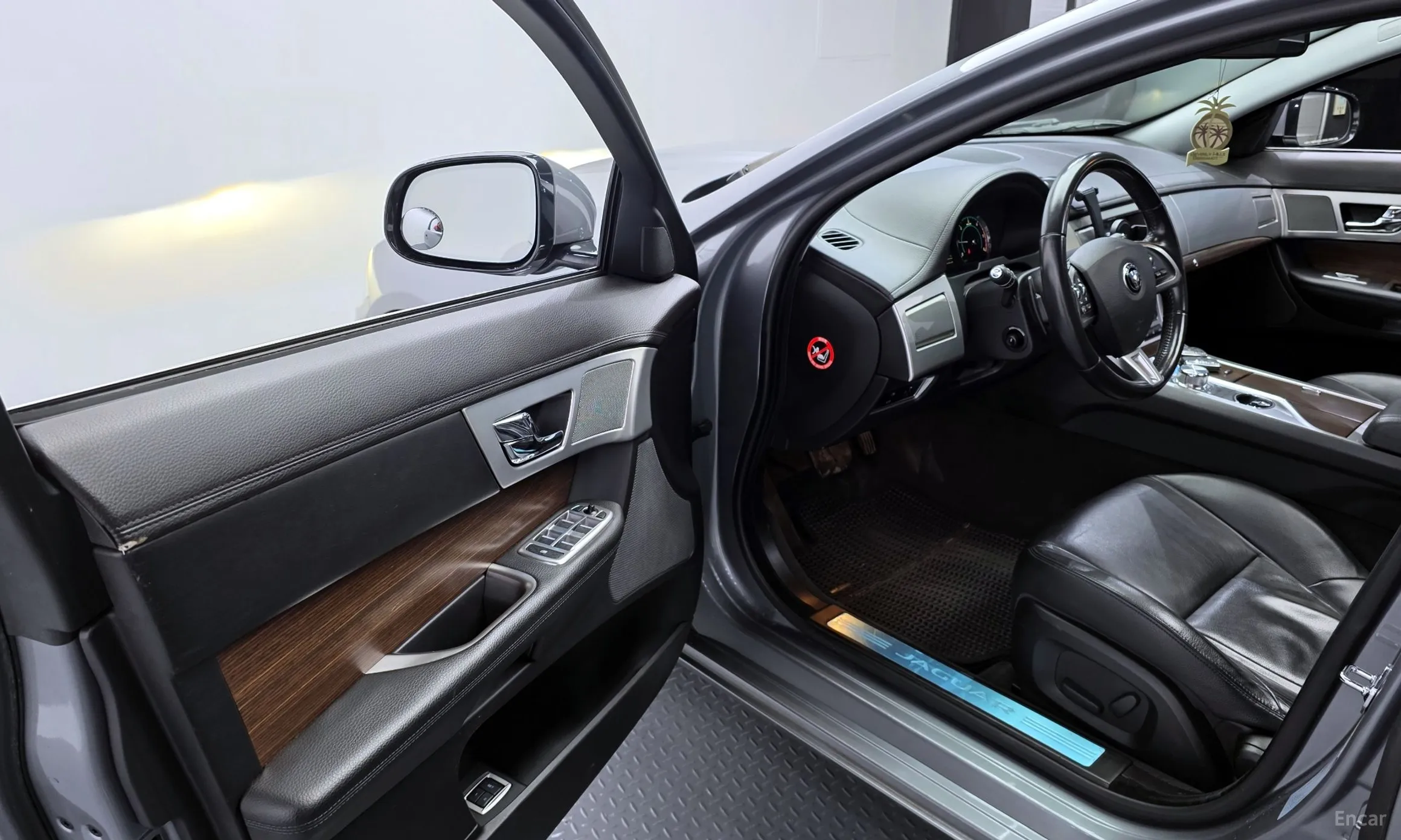 Jaguar New XF превью 11