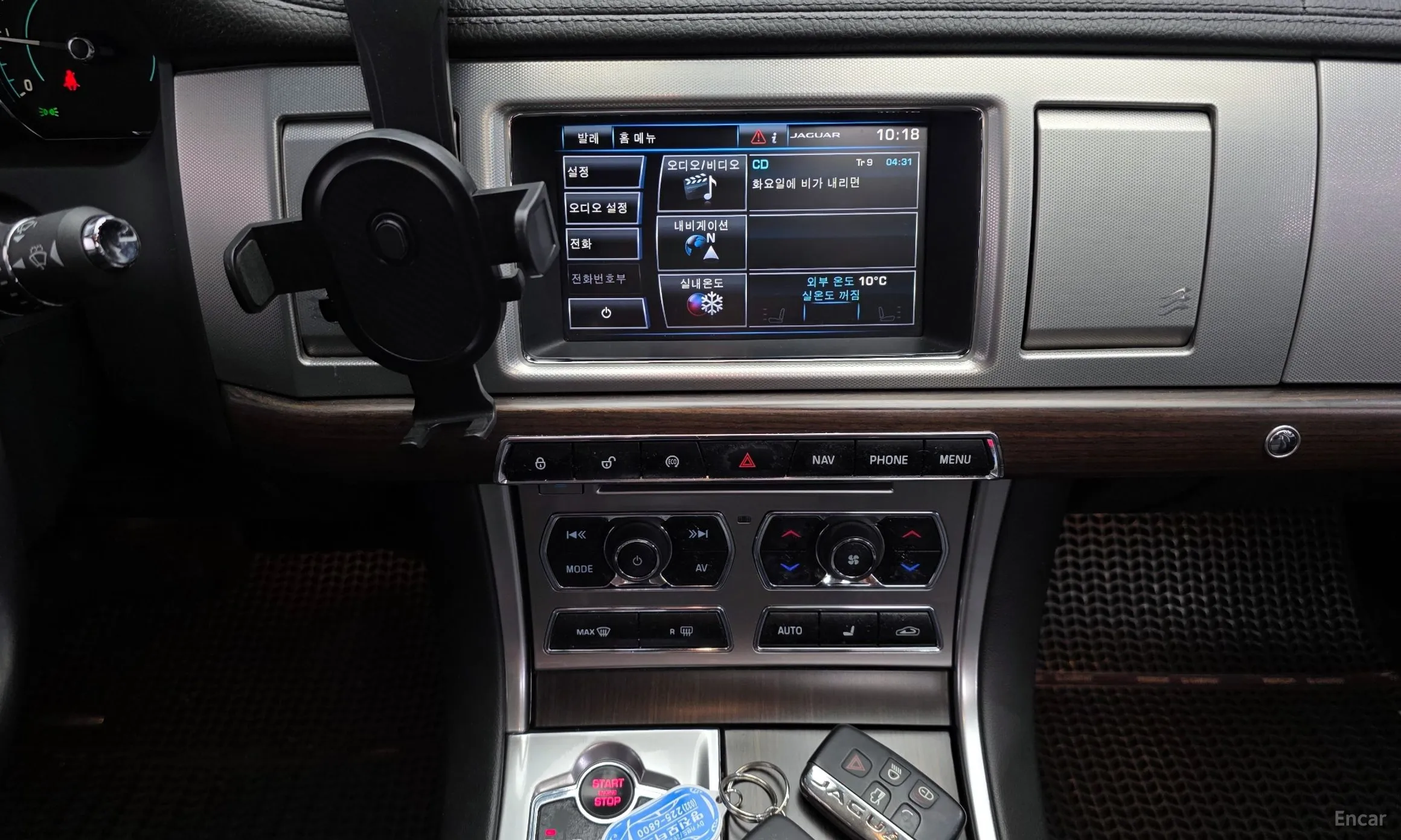 Jaguar New XF превью 14